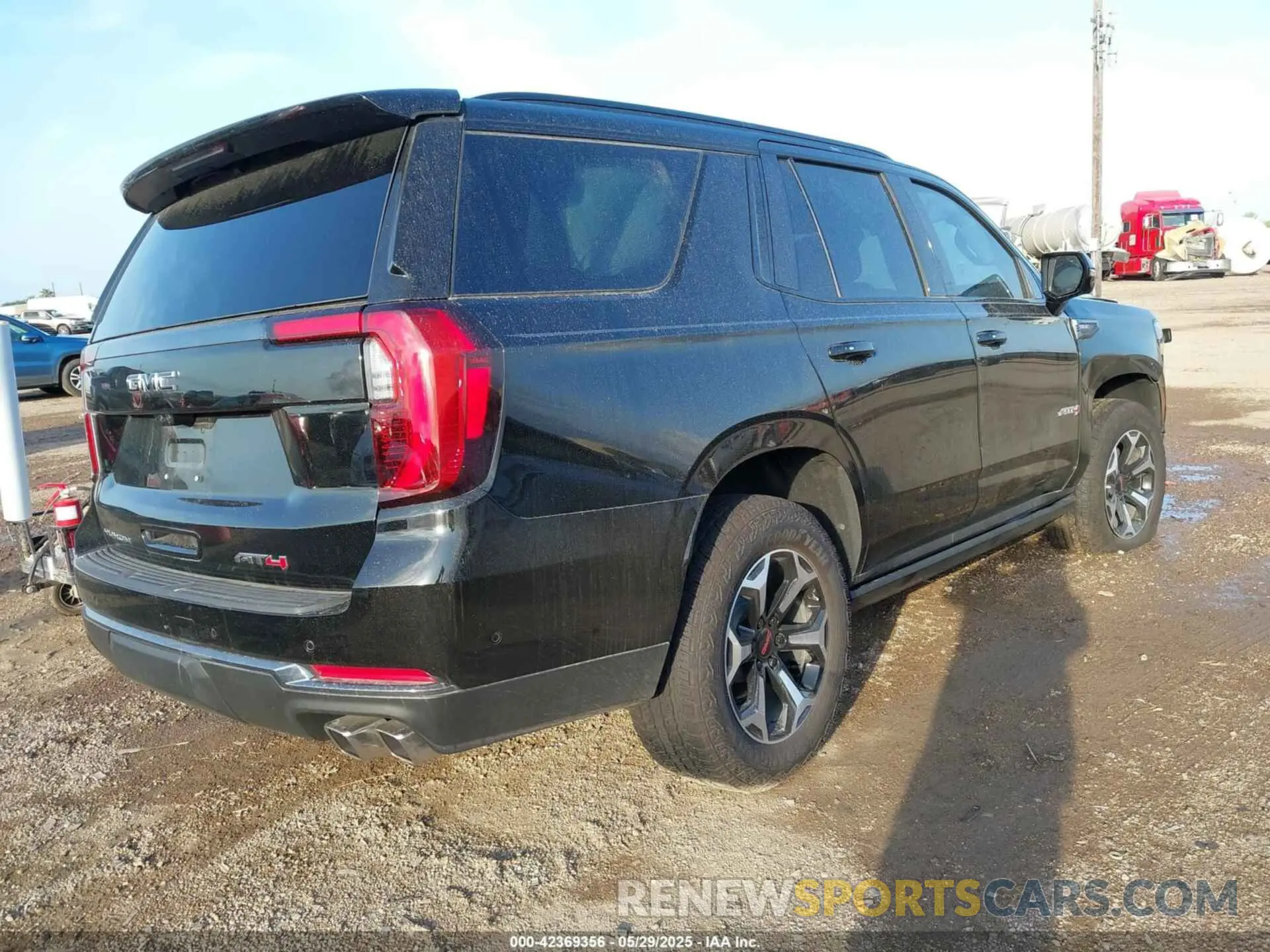 4 Фотография поврежденного автомобиля 1GKS2CRL0SR210120 GMC YUKON 2025