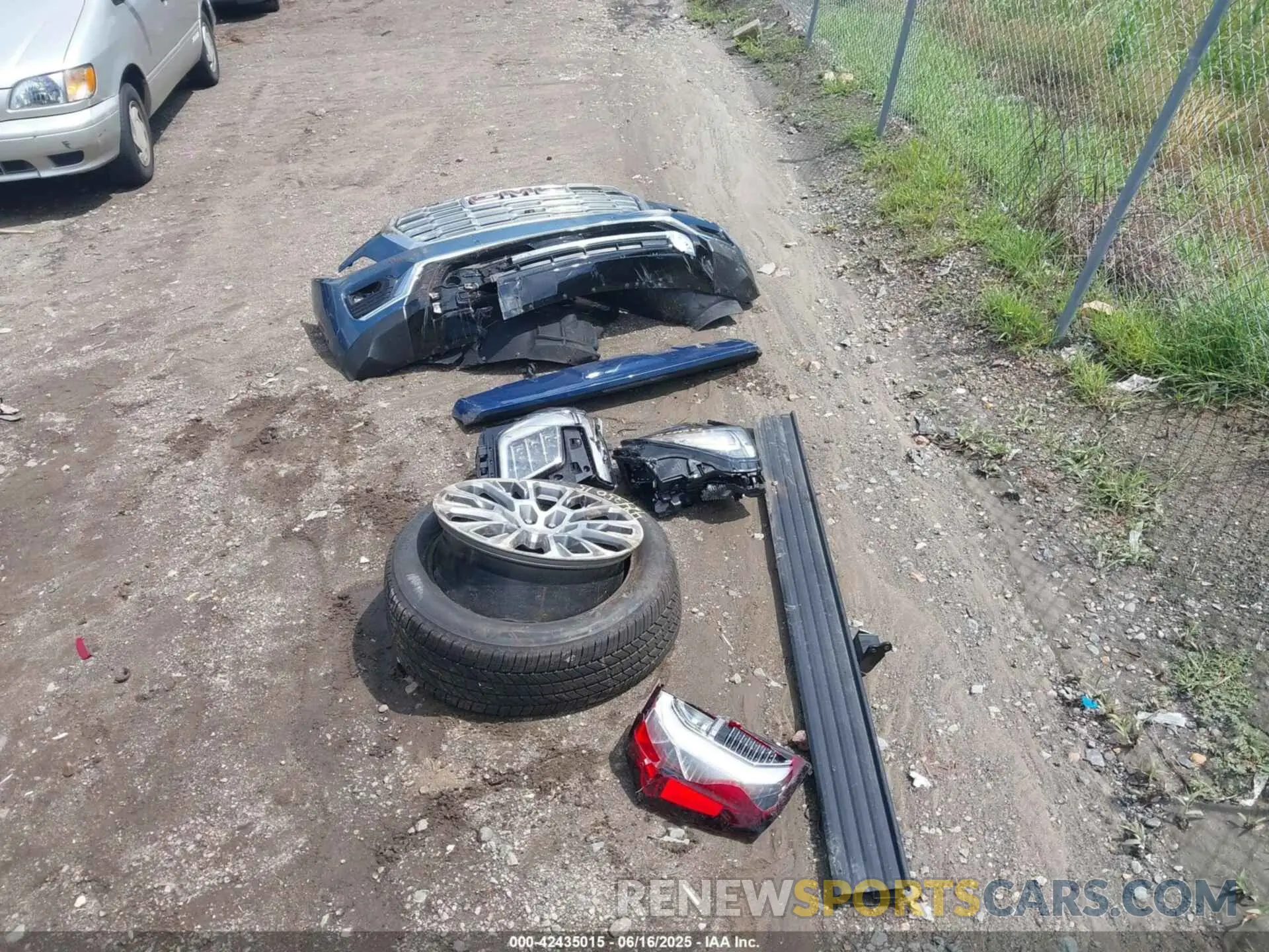 11 Photograph of a damaged car 1GKS2DRL3SR135290 GMC YUKON 2025