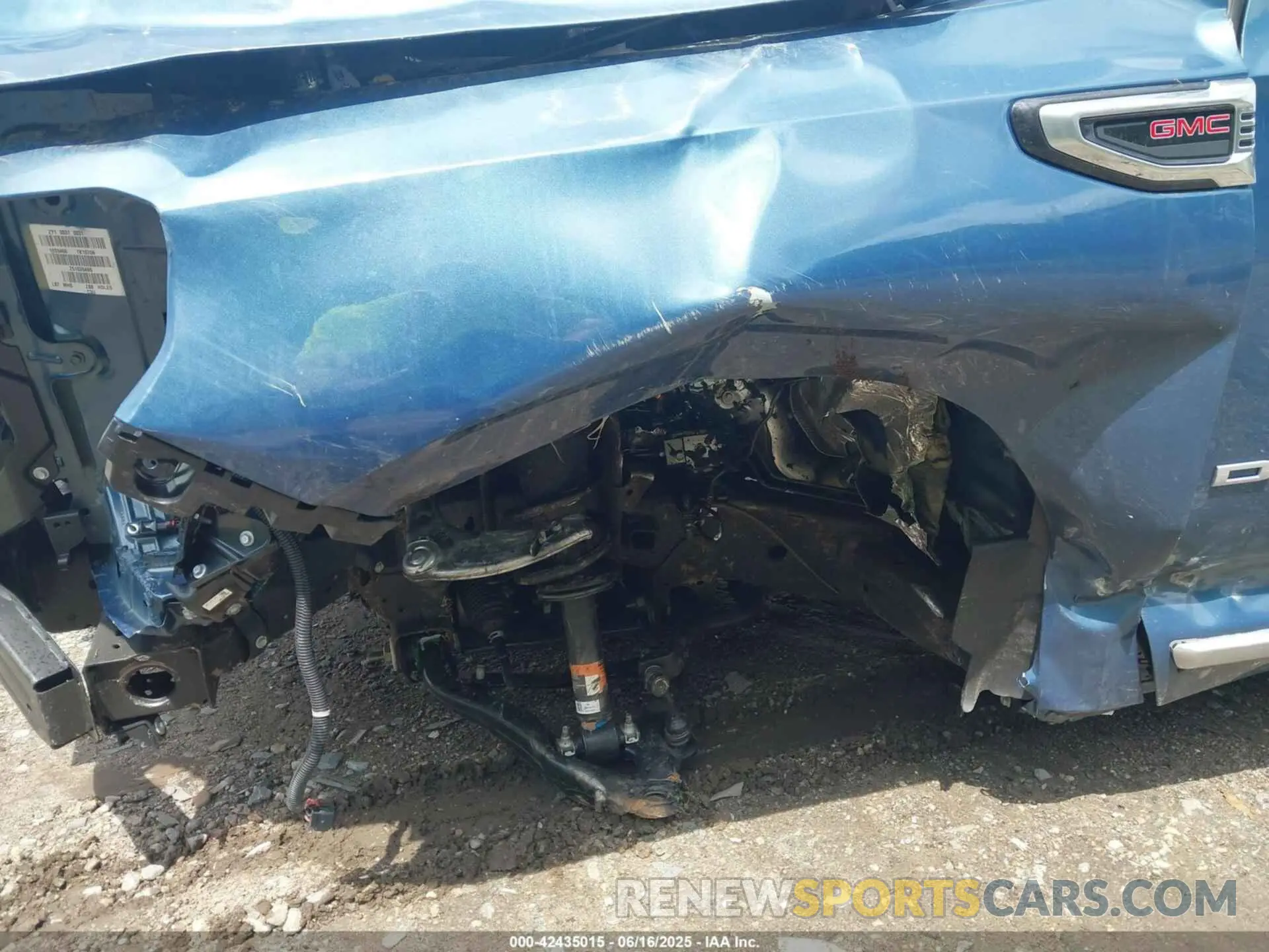 16 Photograph of a damaged car 1GKS2DRL3SR135290 GMC YUKON 2025