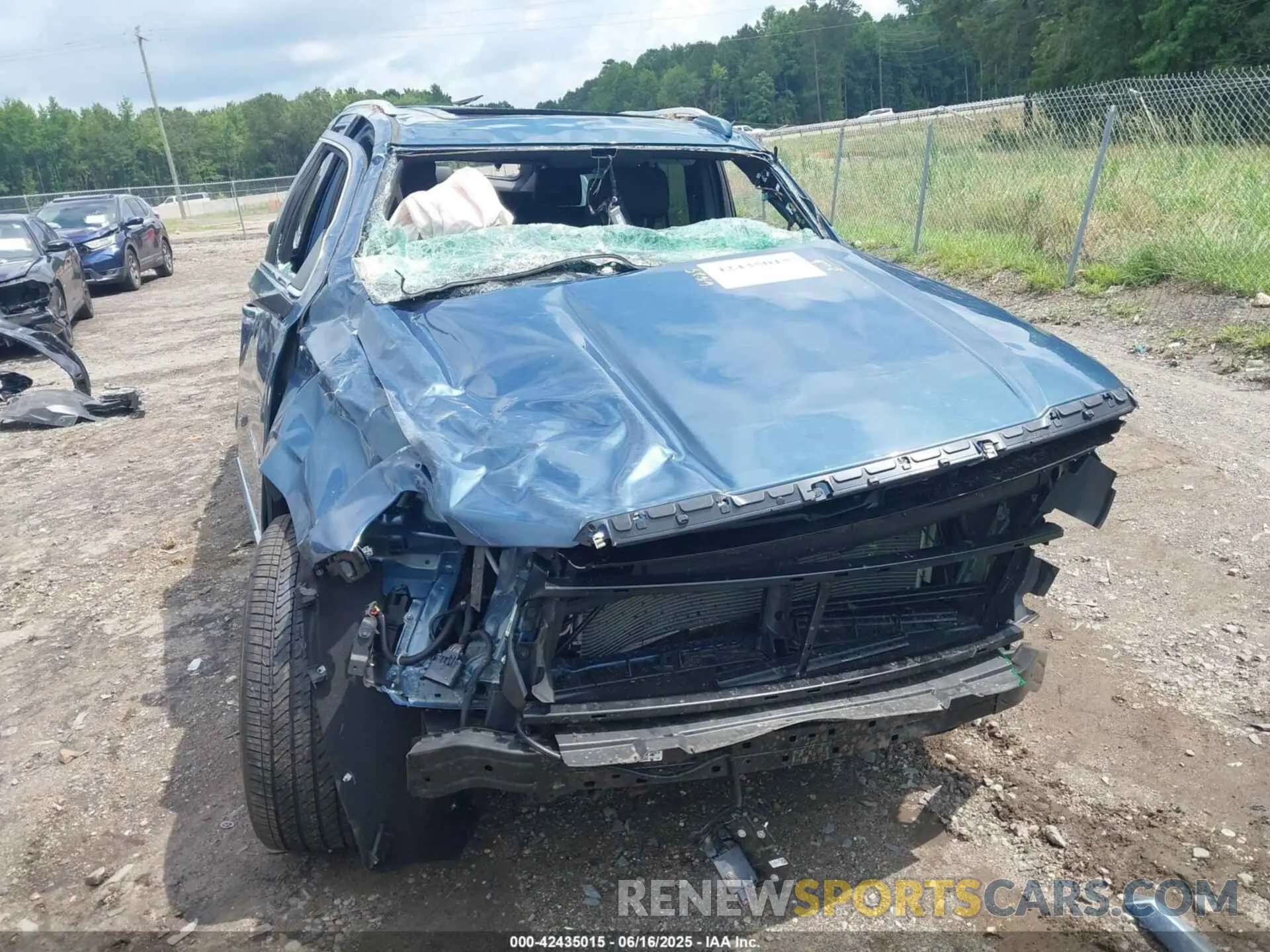 6 Photograph of a damaged car 1GKS2DRL3SR135290 GMC YUKON 2025
