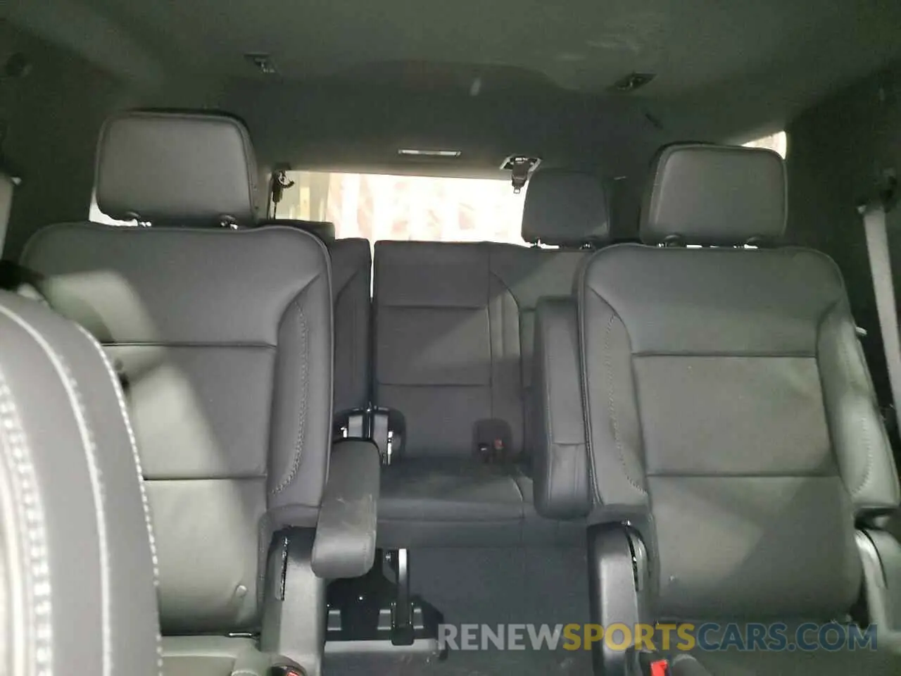 10 Photograph of a damaged car 1GKS2DRL6SR138281 GMC YUKON 2025