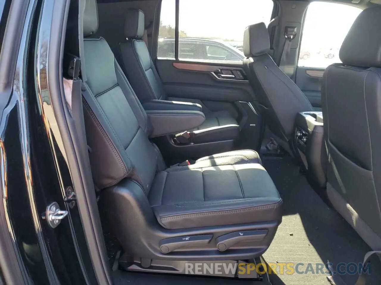 11 Фотография поврежденного автомобиля 1GKS2JRL6SR129529 GMC YUKON 2025