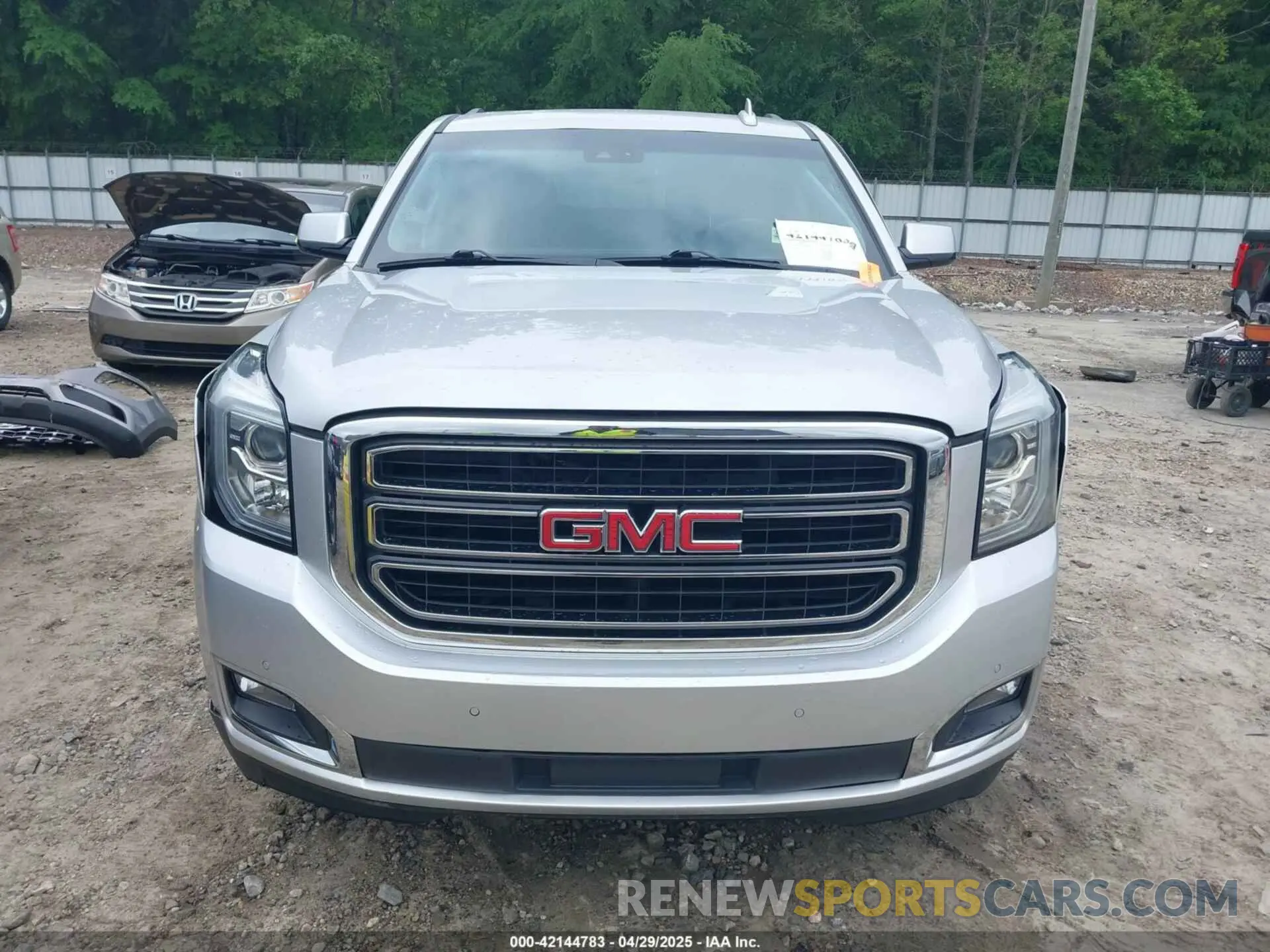11 Photograph of a damaged car 1GKS1GKC0KR242408 GMC YUKON XL 2019