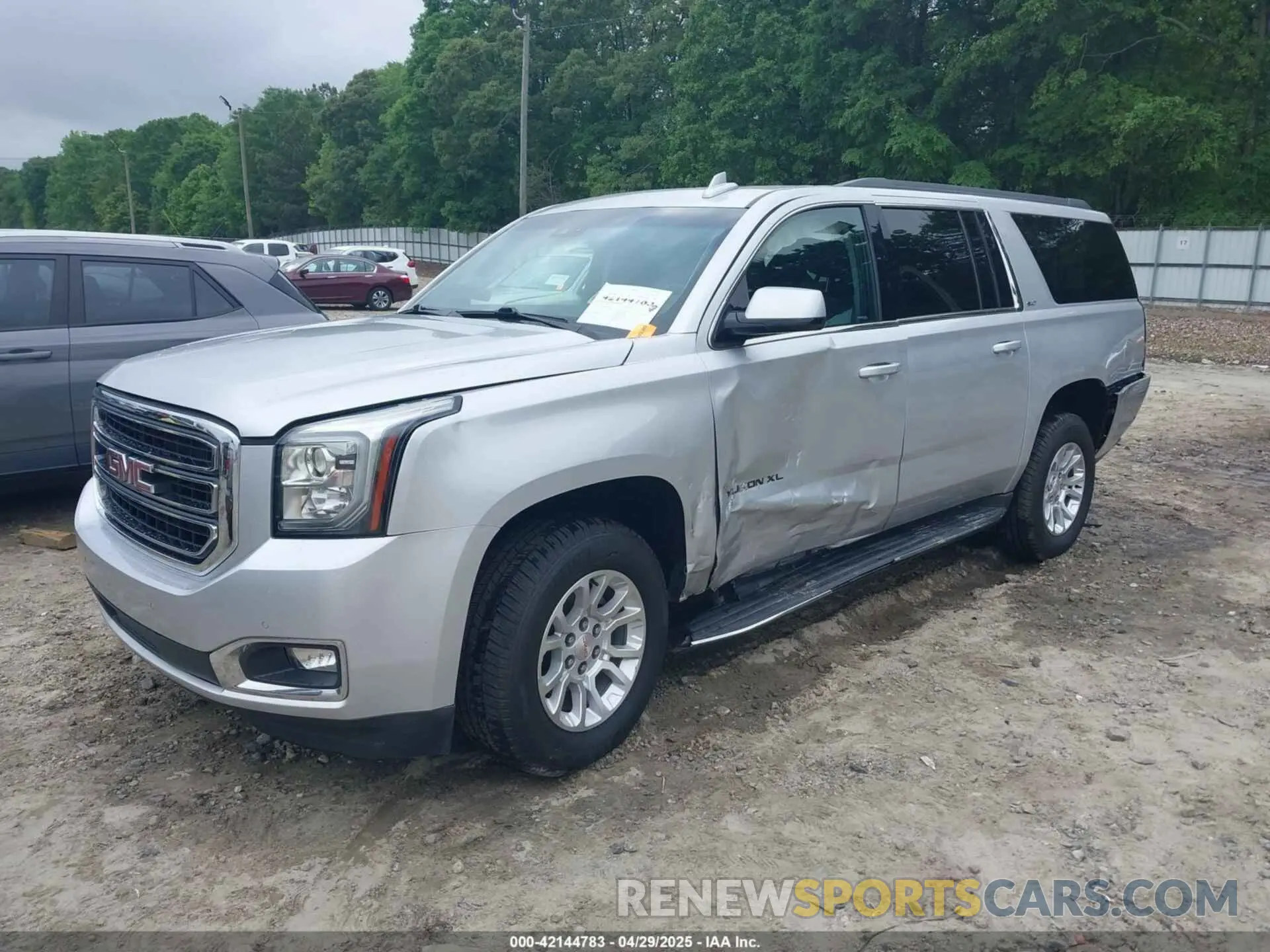 2 Photograph of a damaged car 1GKS1GKC0KR242408 GMC YUKON XL 2019