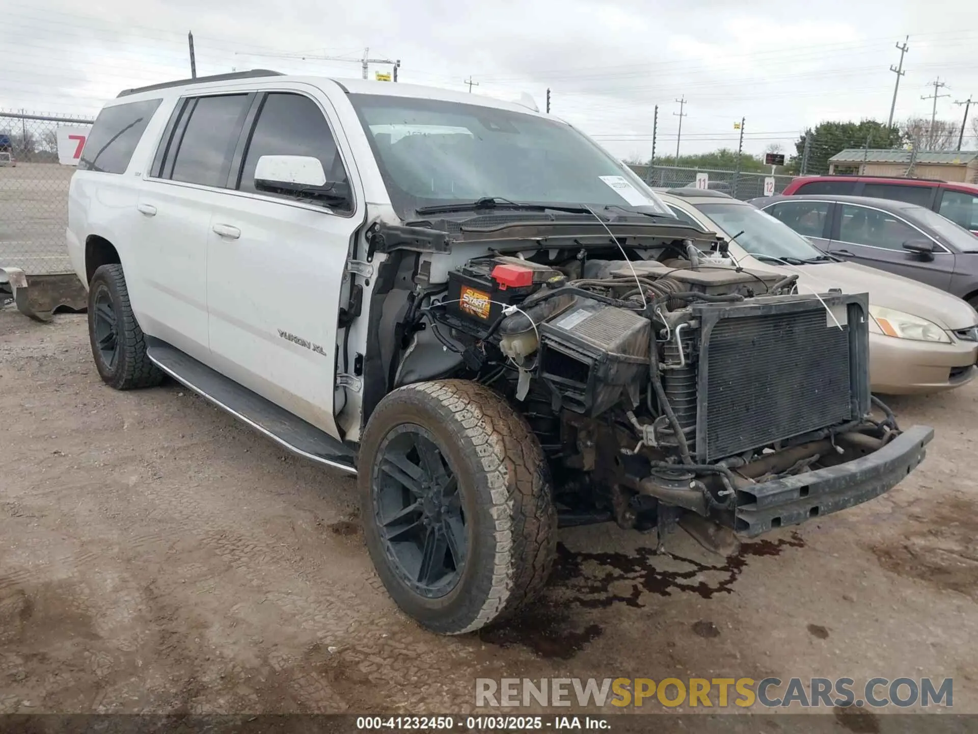 1 Photograph of a damaged car 1GKS1GKC1KR384332 GMC YUKON XL 2019