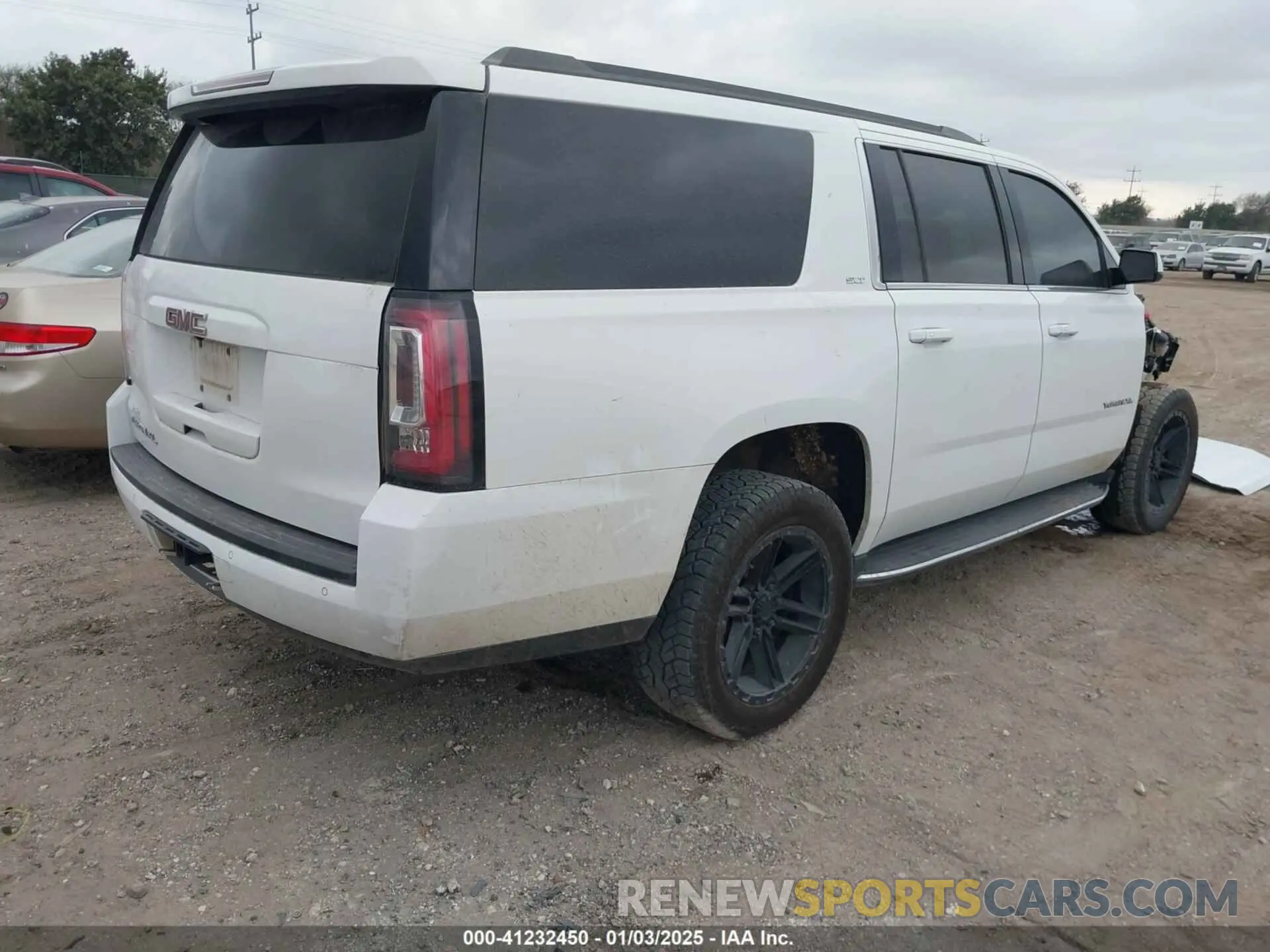 4 Photograph of a damaged car 1GKS1GKC1KR384332 GMC YUKON XL 2019