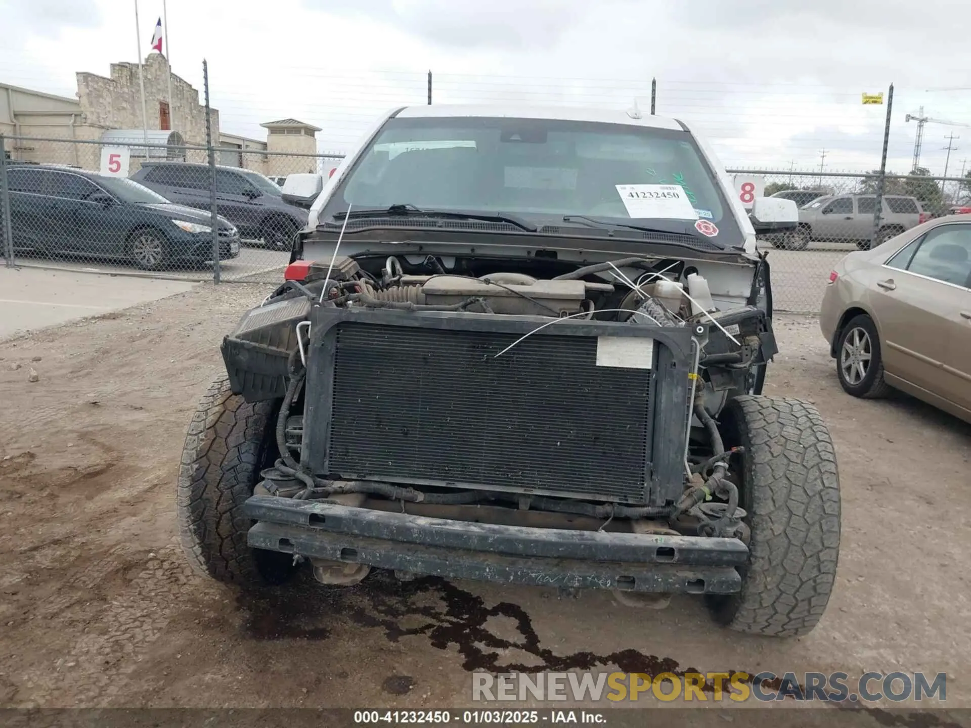 6 Photograph of a damaged car 1GKS1GKC1KR384332 GMC YUKON XL 2019