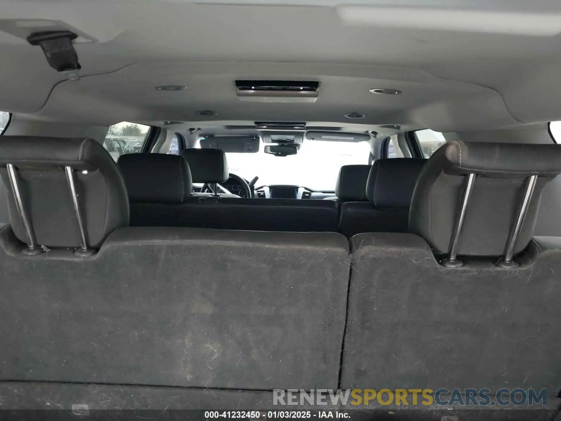 8 Photograph of a damaged car 1GKS1GKC1KR384332 GMC YUKON XL 2019