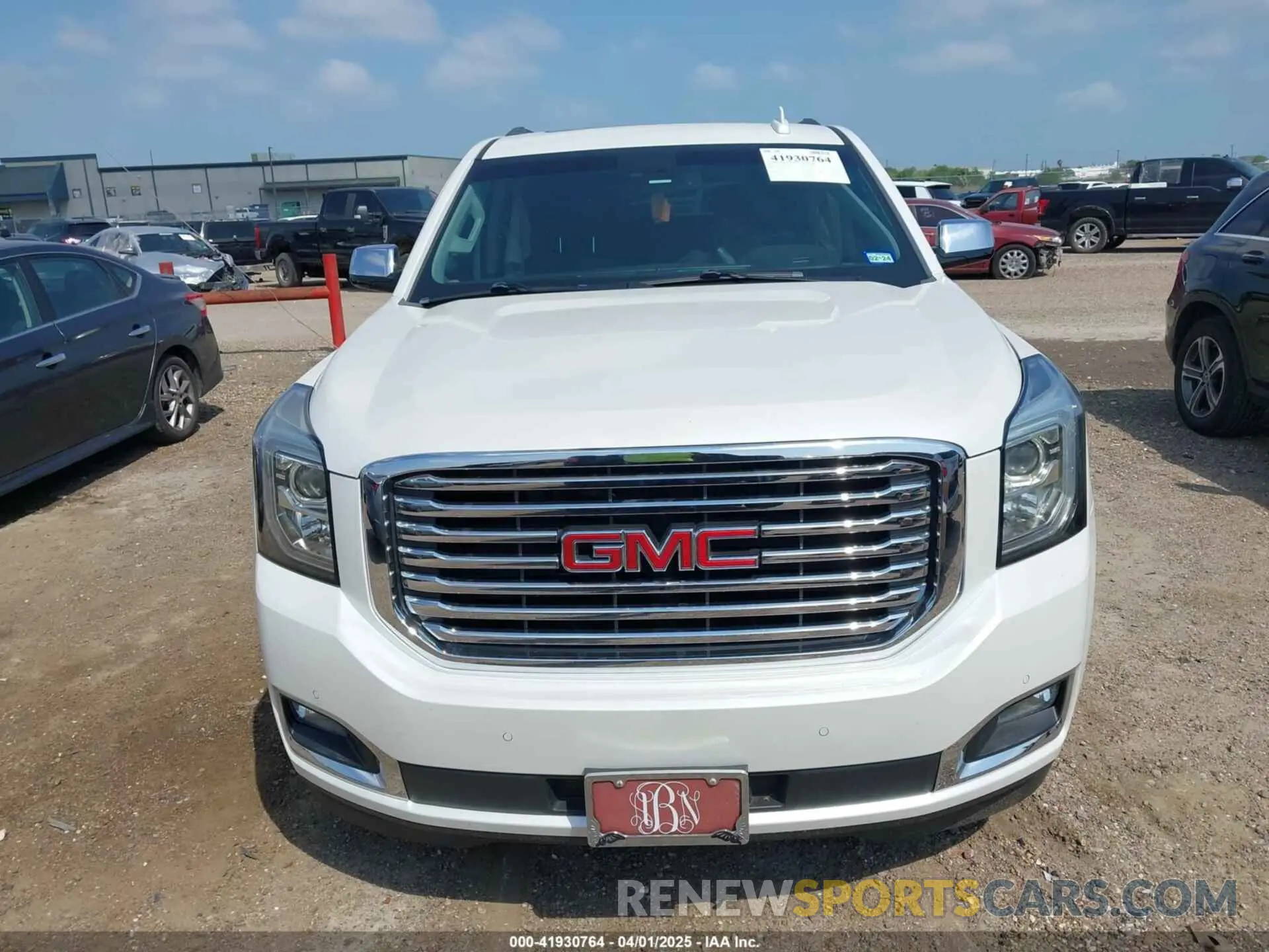 12 Фотография поврежденного автомобиля 1GKS1GKC2KR117197 GMC YUKON XL 2019
