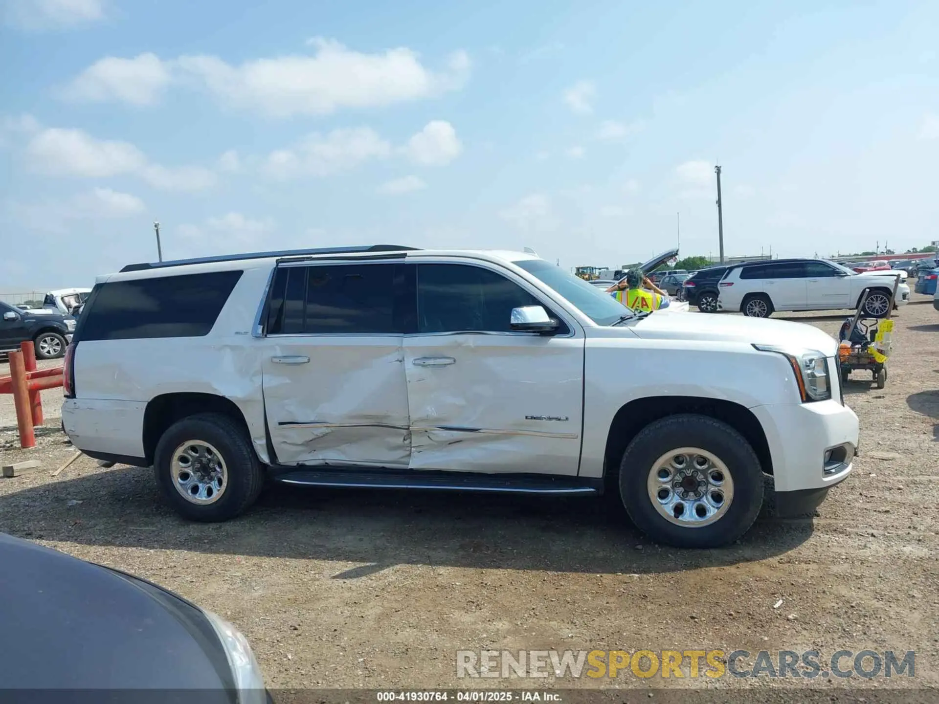13 Фотография поврежденного автомобиля 1GKS1GKC2KR117197 GMC YUKON XL 2019