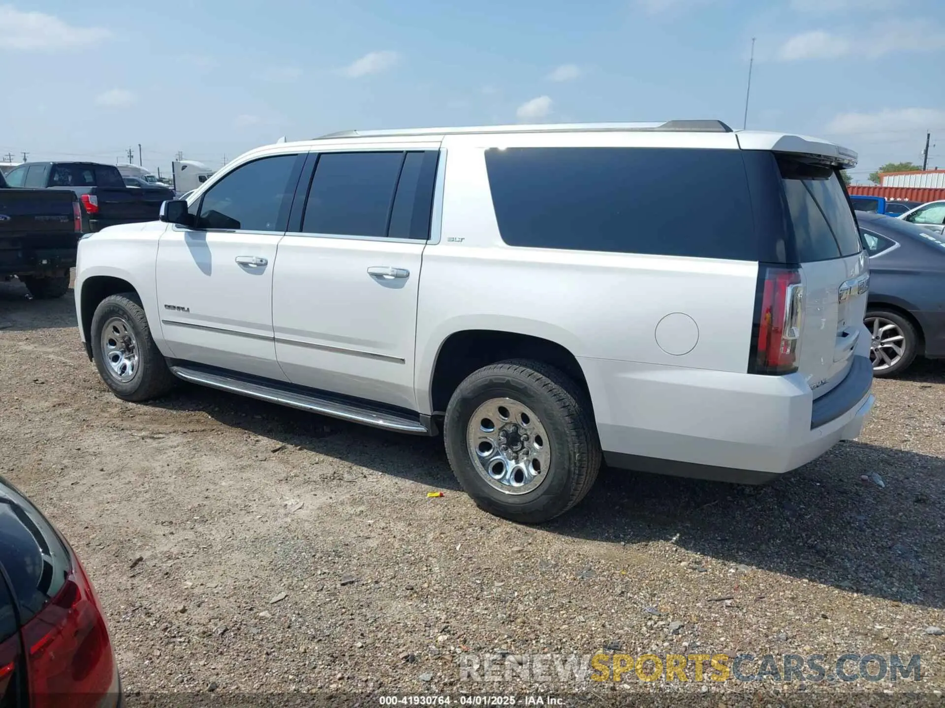 3 Фотография поврежденного автомобиля 1GKS1GKC2KR117197 GMC YUKON XL 2019
