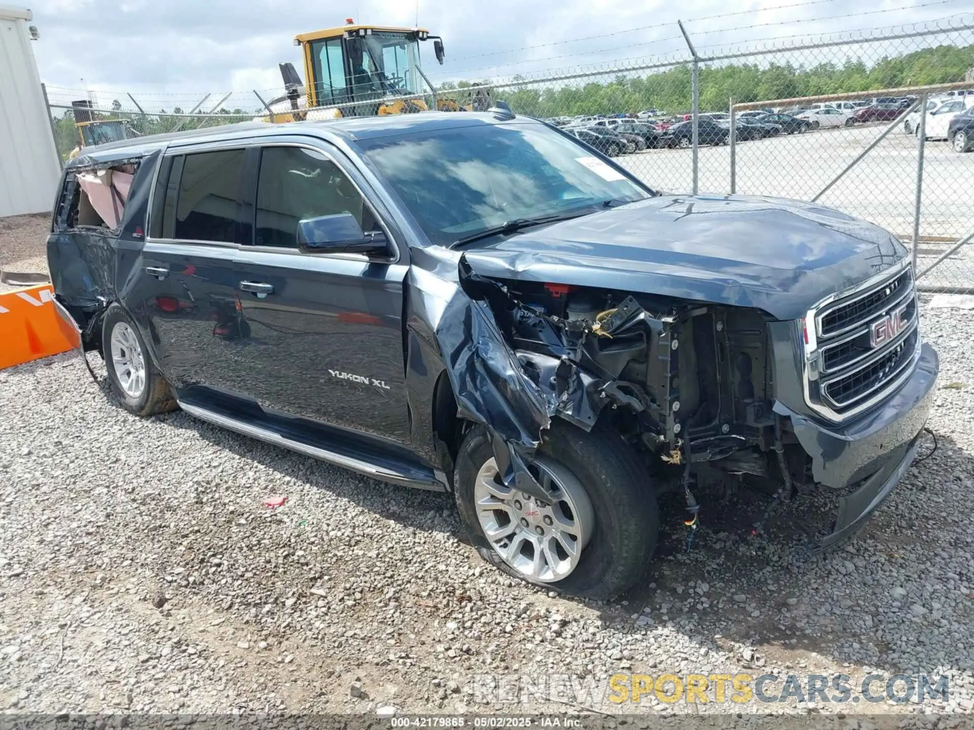 1 Photograph of a damaged car 1GKS1GKC5KR375939 GMC YUKON XL 2019