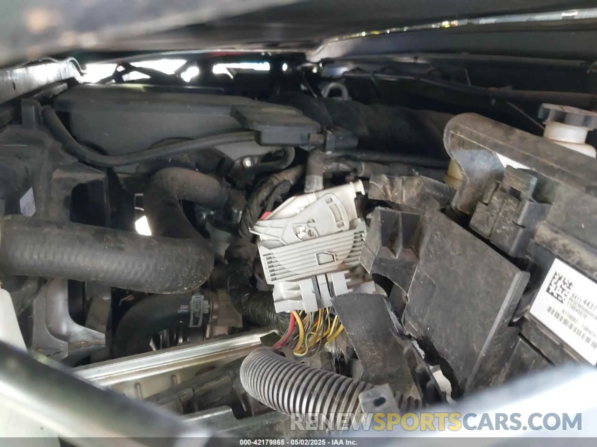 10 Photograph of a damaged car 1GKS1GKC5KR375939 GMC YUKON XL 2019