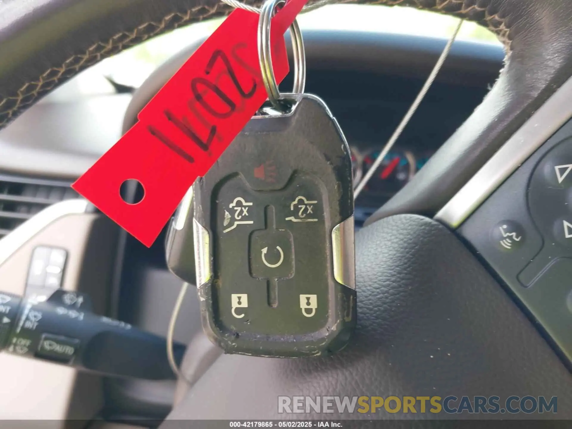 11 Photograph of a damaged car 1GKS1GKC5KR375939 GMC YUKON XL 2019