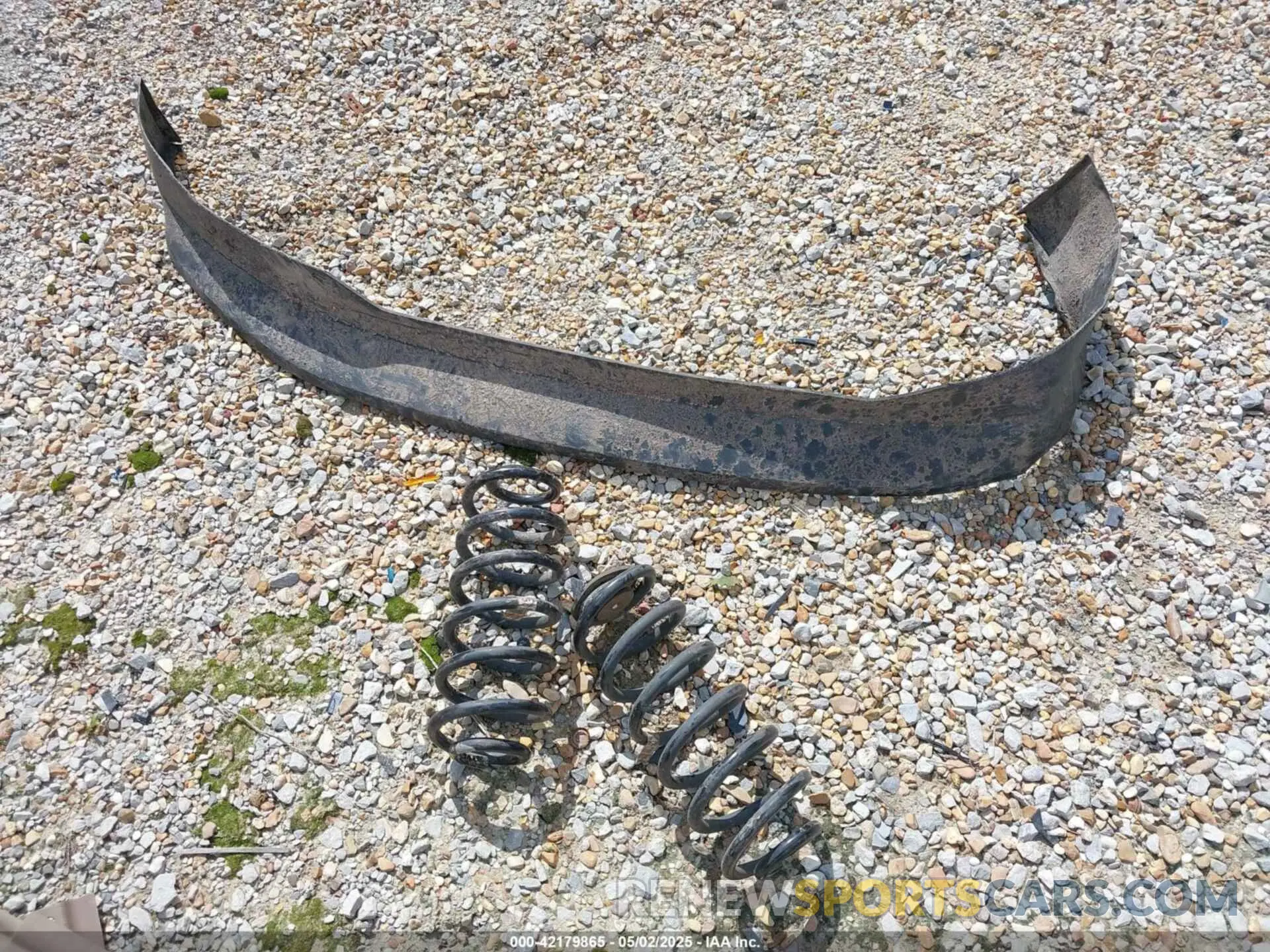 12 Photograph of a damaged car 1GKS1GKC5KR375939 GMC YUKON XL 2019