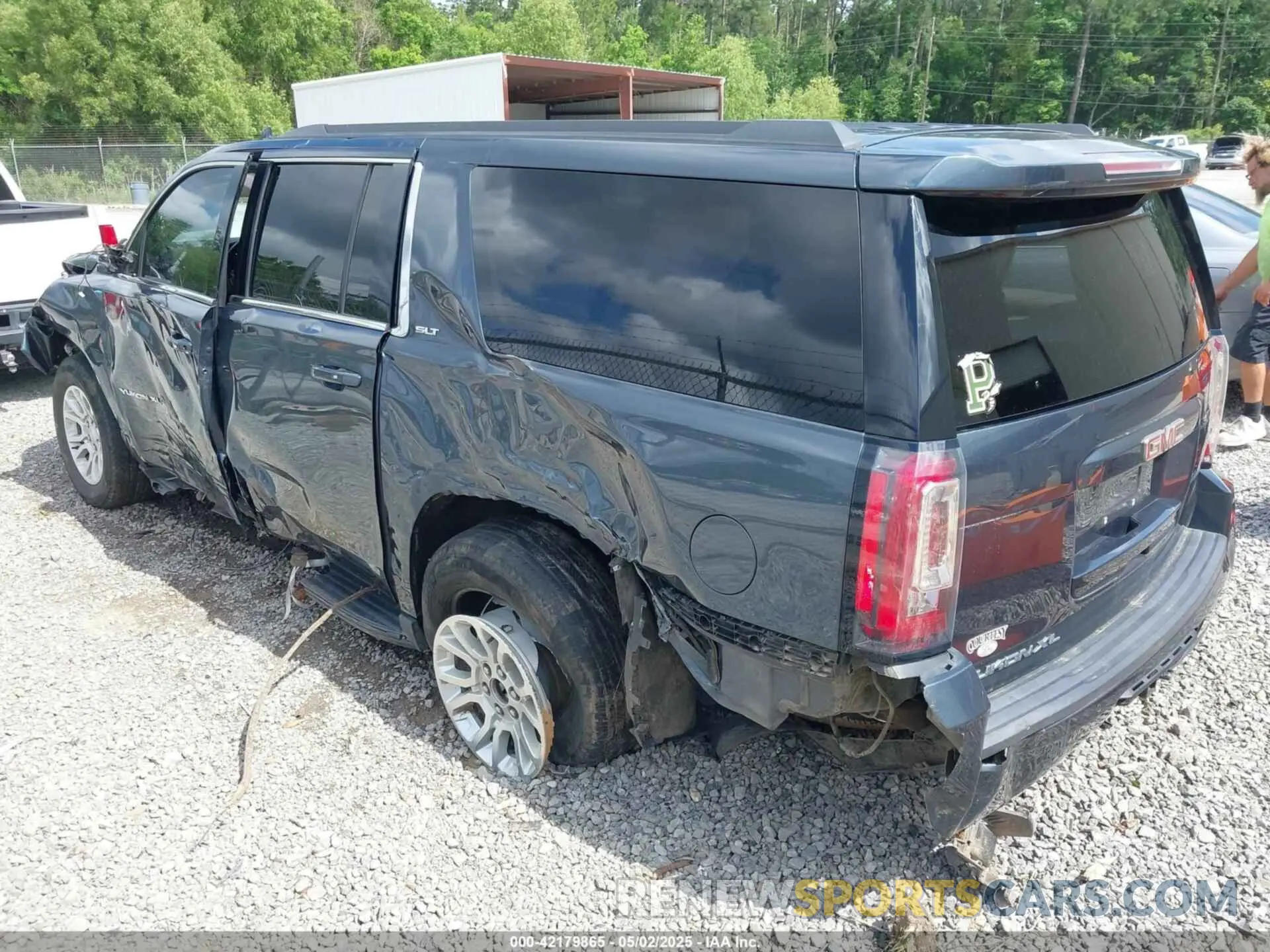 3 Photograph of a damaged car 1GKS1GKC5KR375939 GMC YUKON XL 2019