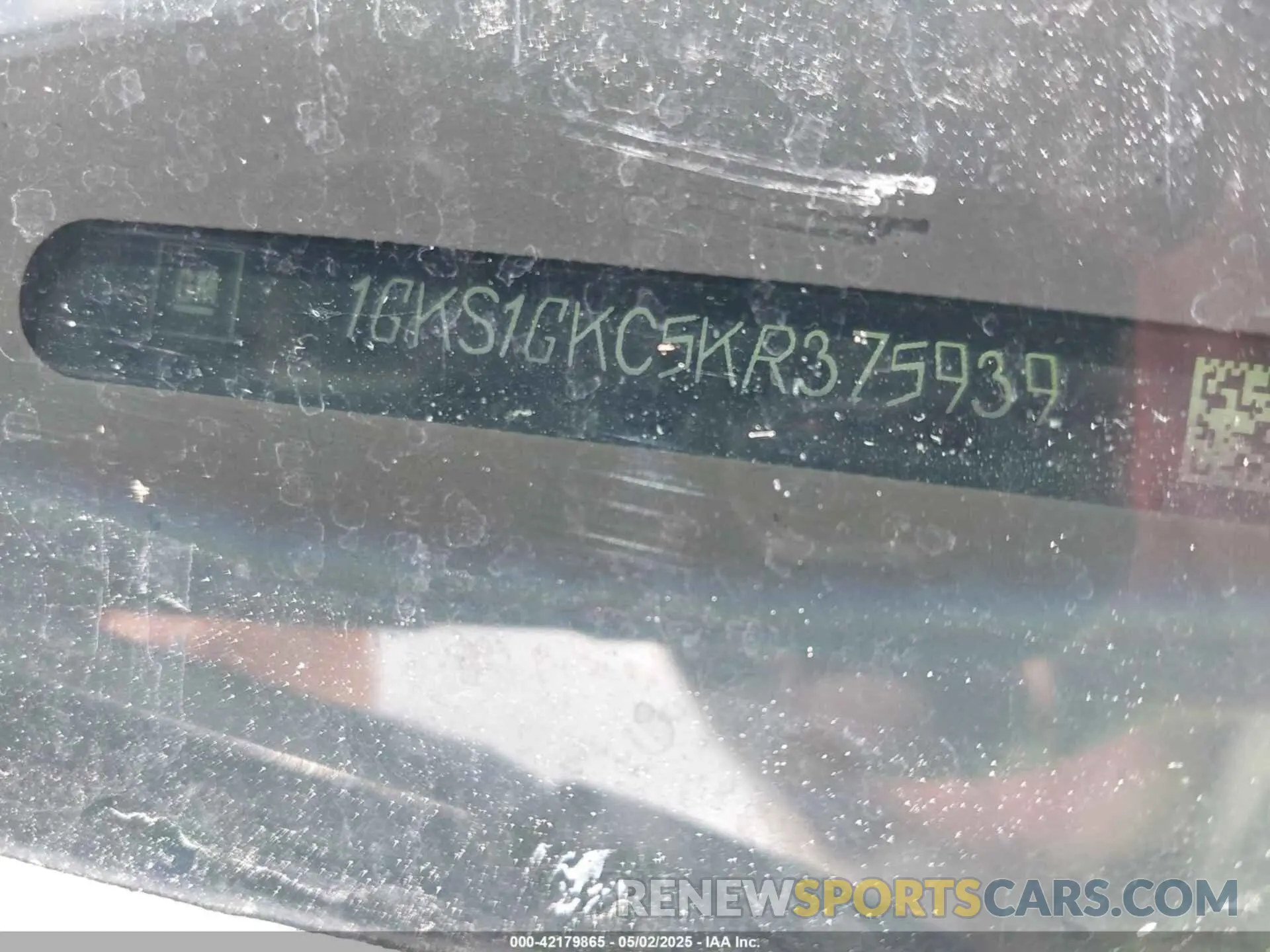 9 Photograph of a damaged car 1GKS1GKC5KR375939 GMC YUKON XL 2019