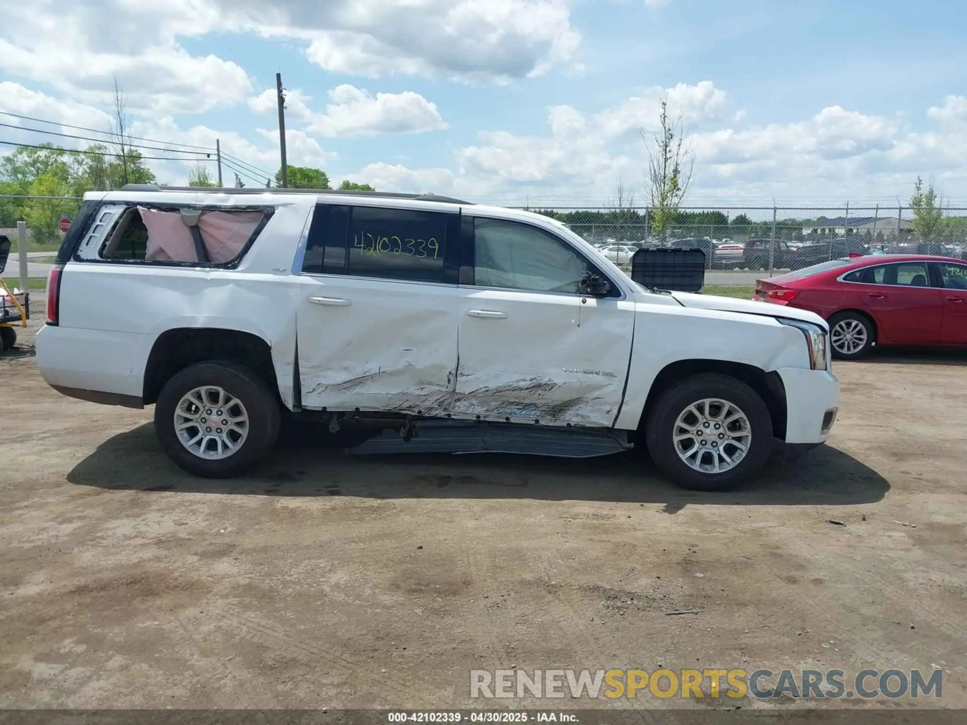 13 Photograph of a damaged car 1GKS1GKC5KR394992 GMC YUKON XL 2019
