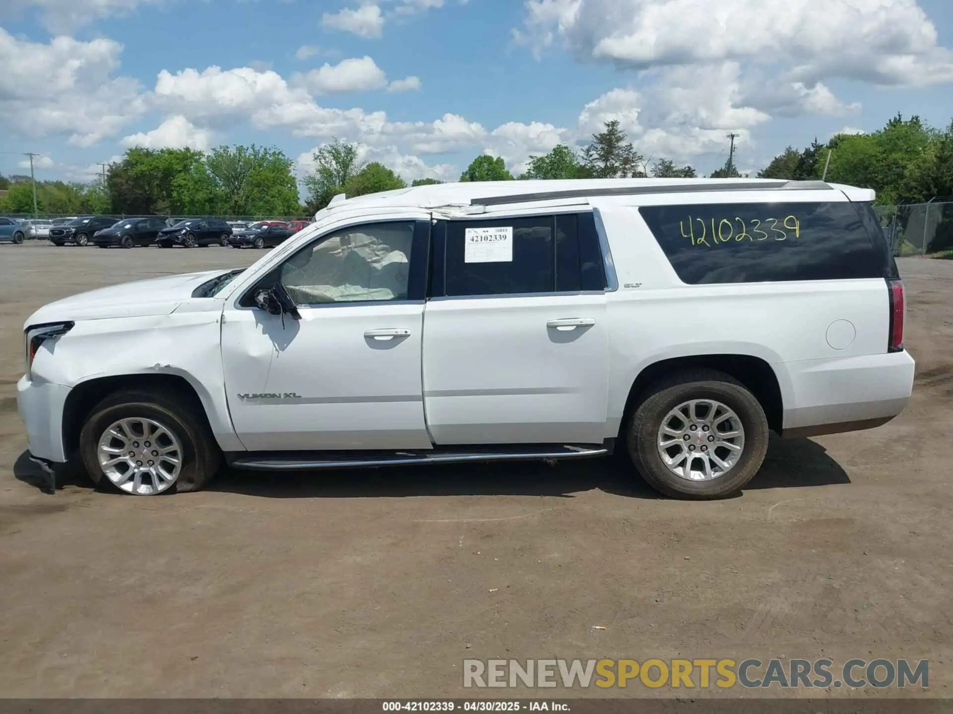 14 Photograph of a damaged car 1GKS1GKC5KR394992 GMC YUKON XL 2019