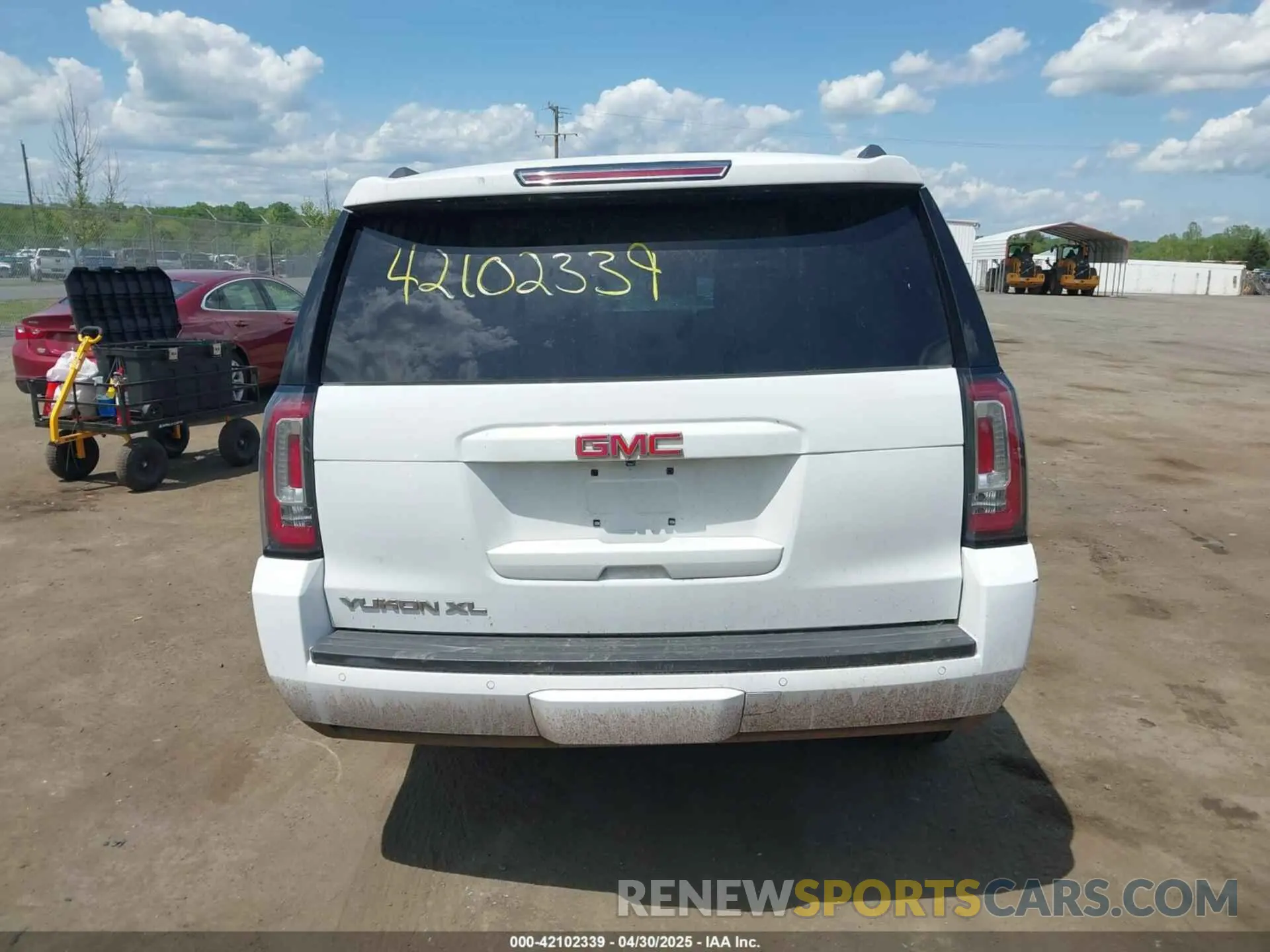 16 Photograph of a damaged car 1GKS1GKC5KR394992 GMC YUKON XL 2019
