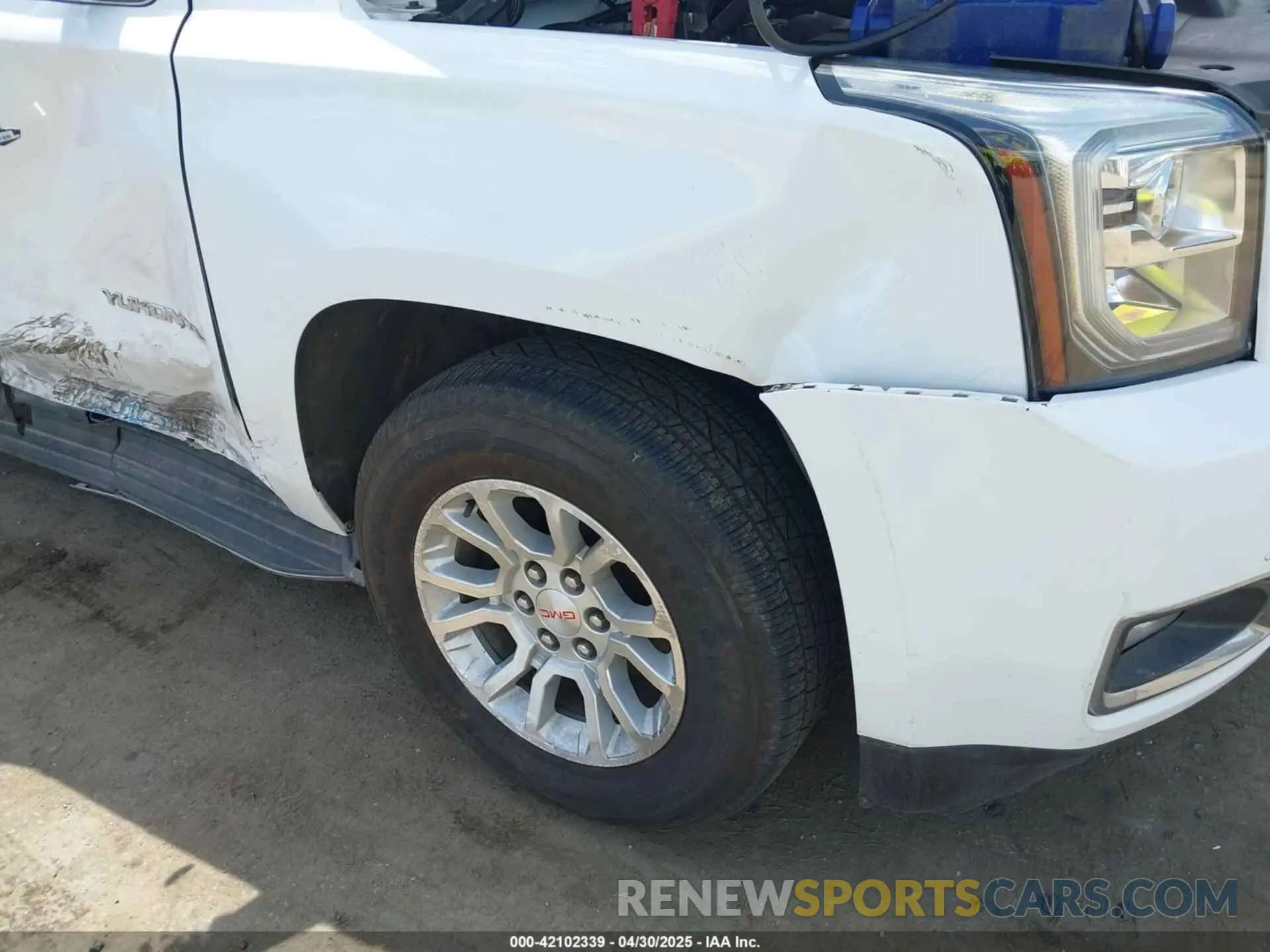 21 Photograph of a damaged car 1GKS1GKC5KR394992 GMC YUKON XL 2019