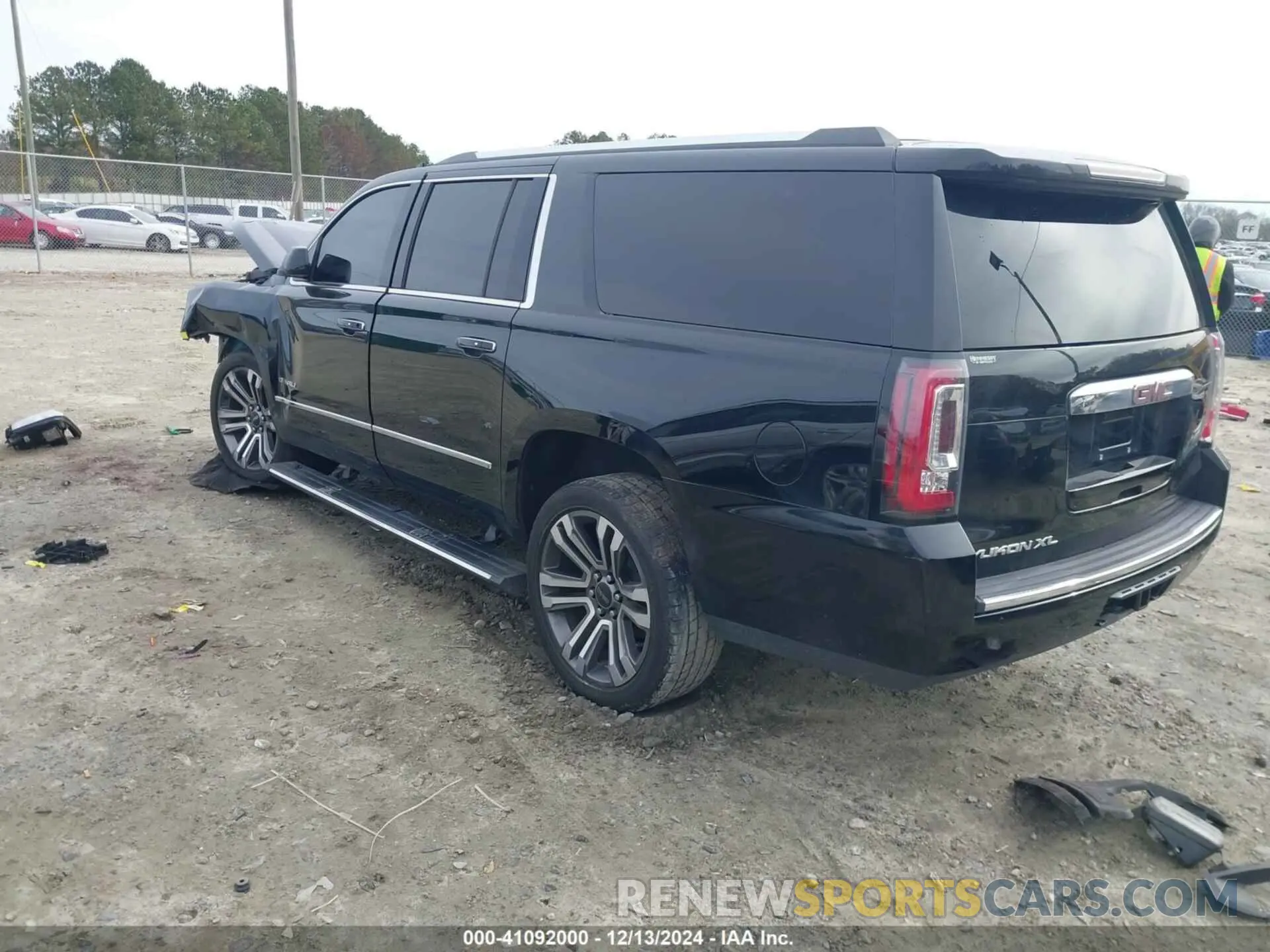 3 Photograph of a damaged car 1GKS1HKJ9KR194167 GMC YUKON XL 2019