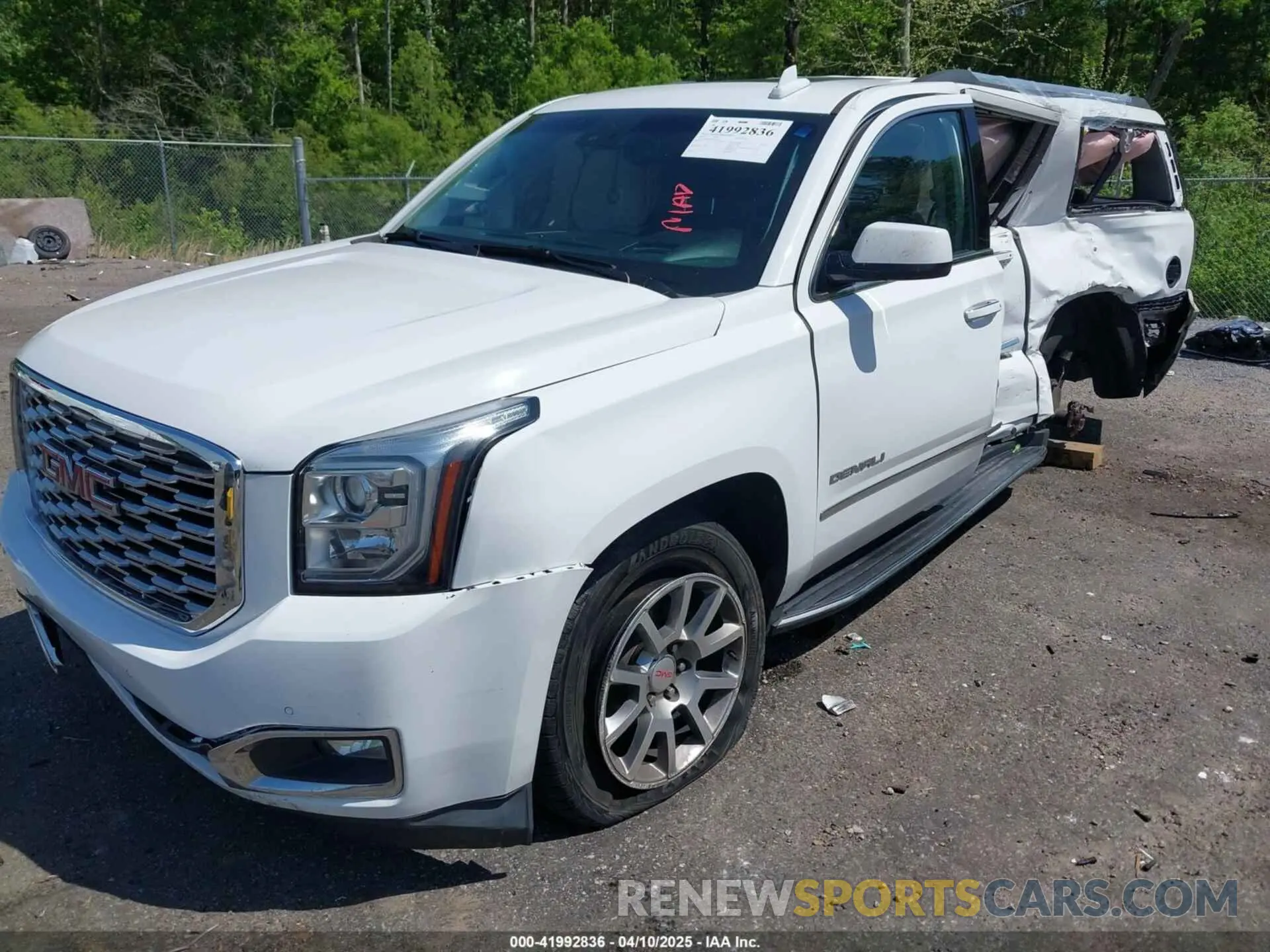 2 Фотография поврежденного автомобиля 1GKS1HKJ9KR354998 GMC YUKON XL 2019