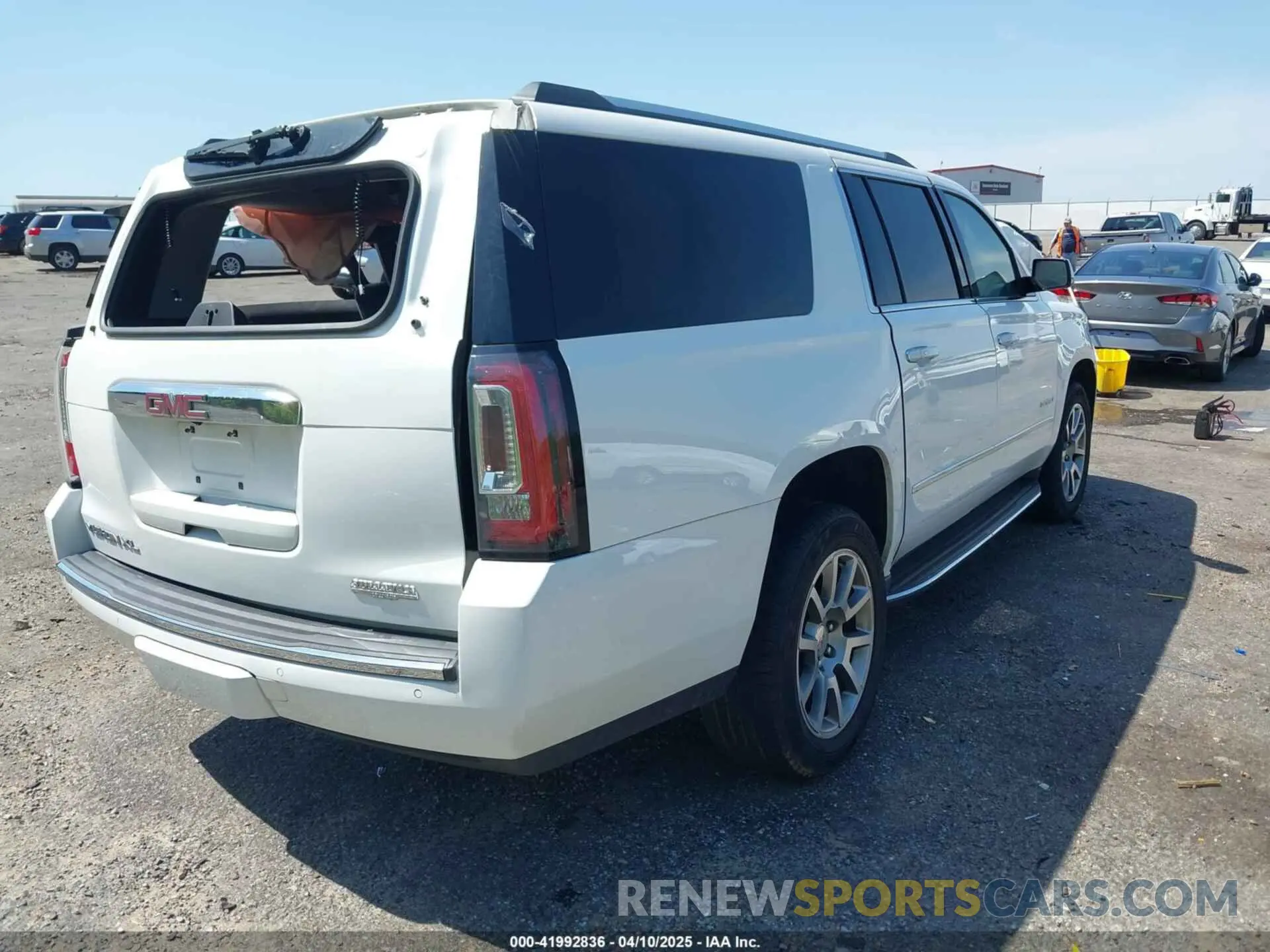 4 Фотография поврежденного автомобиля 1GKS1HKJ9KR354998 GMC YUKON XL 2019
