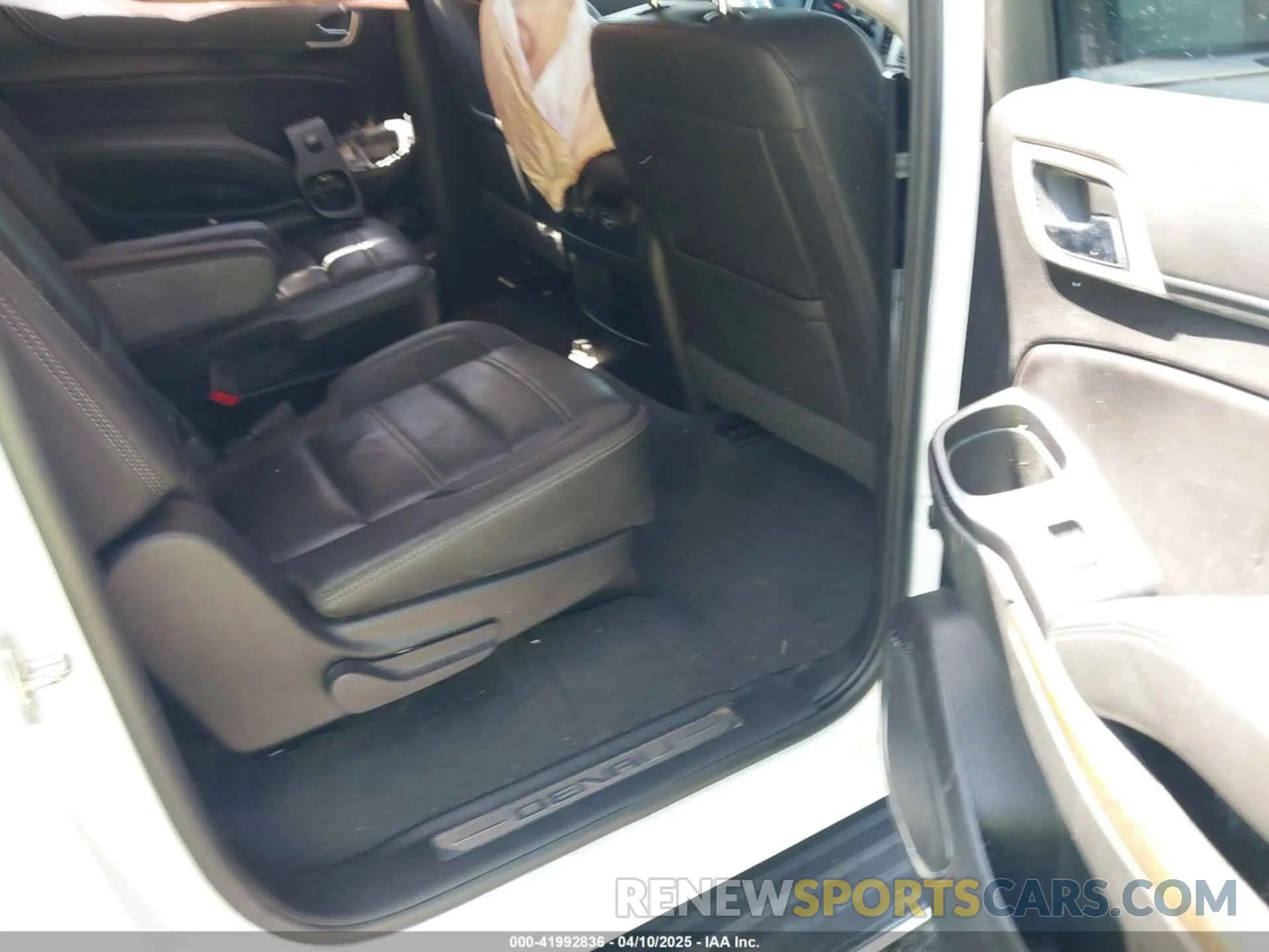 8 Фотография поврежденного автомобиля 1GKS1HKJ9KR354998 GMC YUKON XL 2019