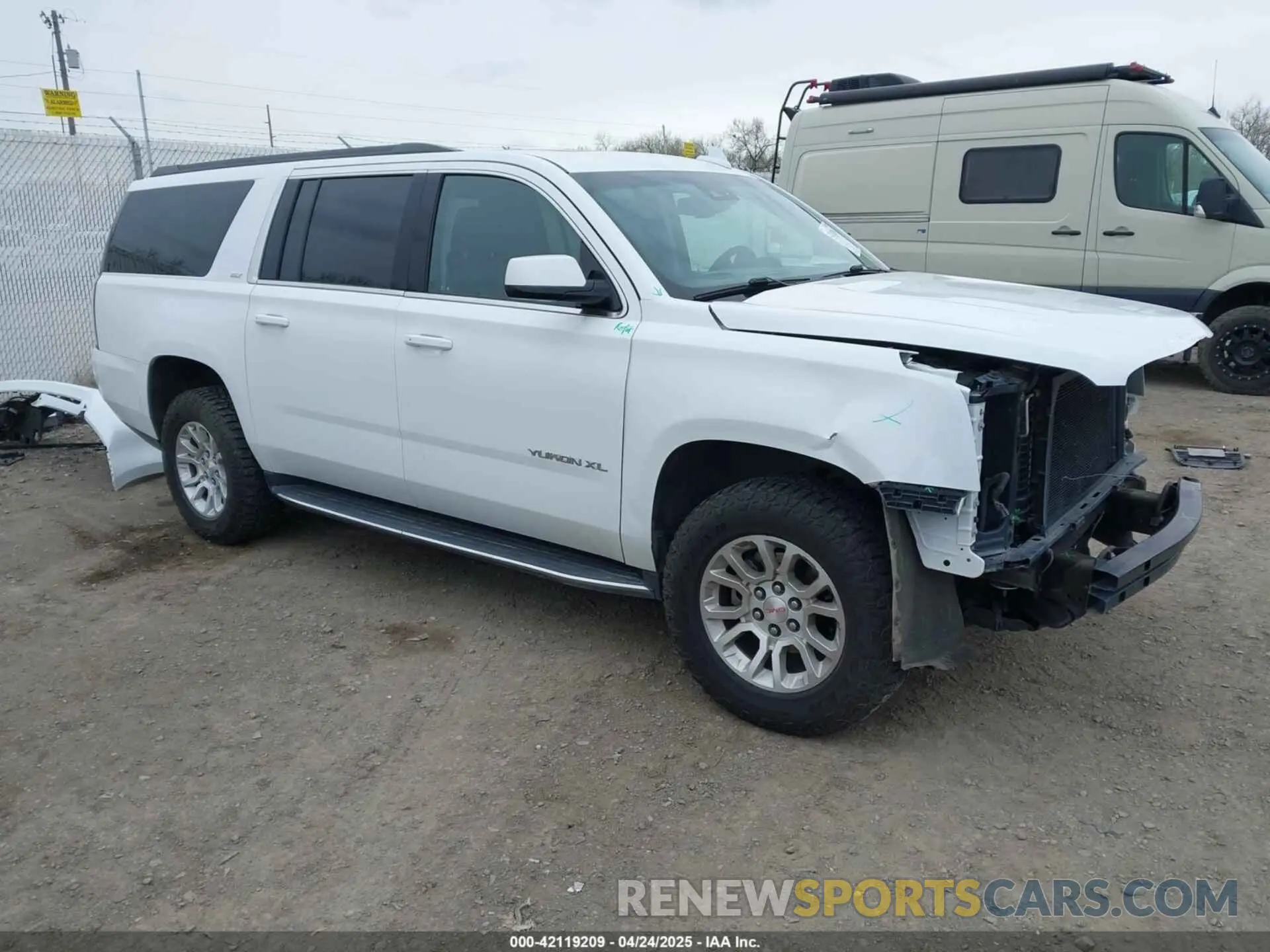 1 Photograph of a damaged car 1GKS2GKC9KR159332 GMC YUKON XL 2019