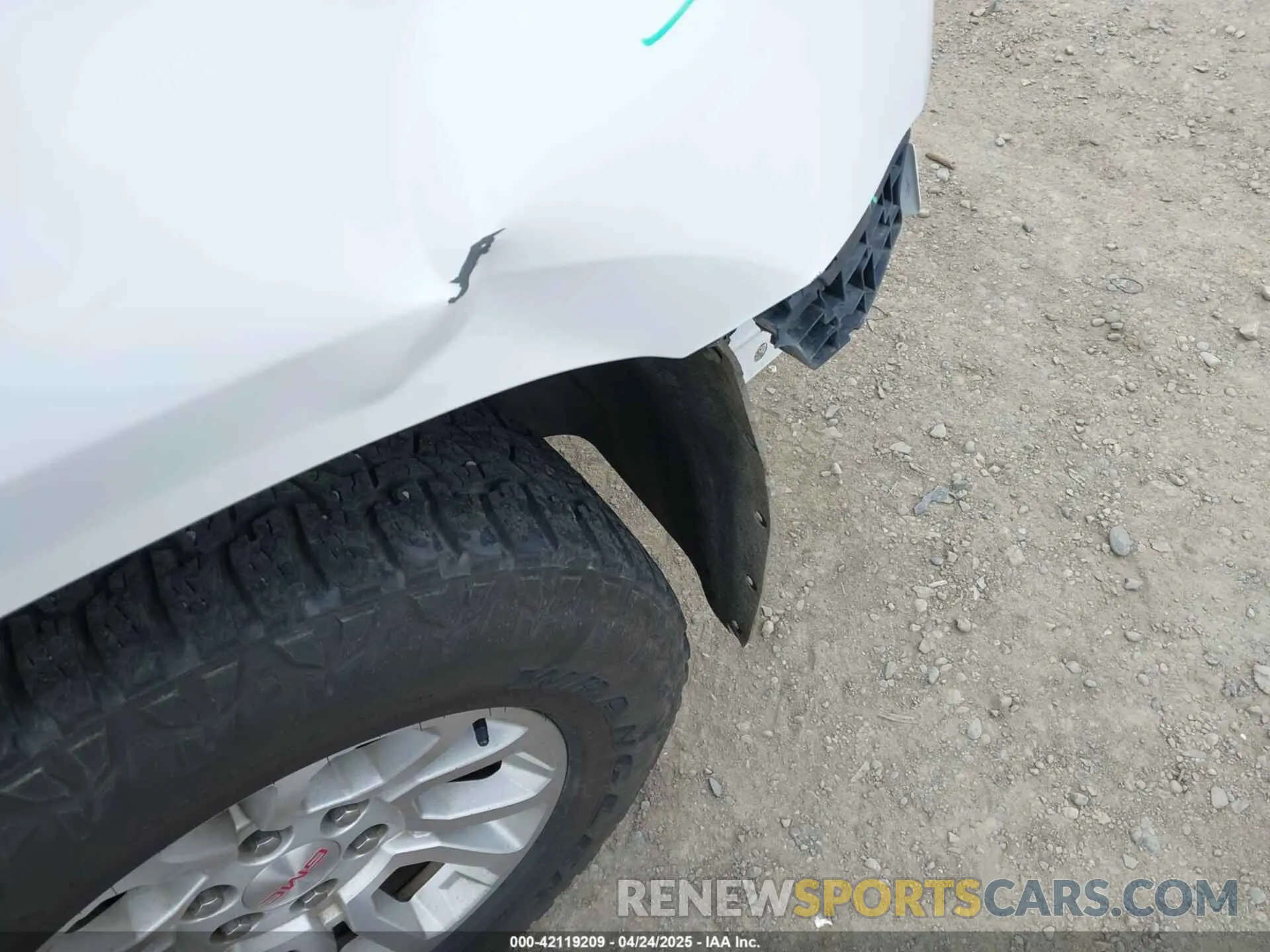 20 Photograph of a damaged car 1GKS2GKC9KR159332 GMC YUKON XL 2019