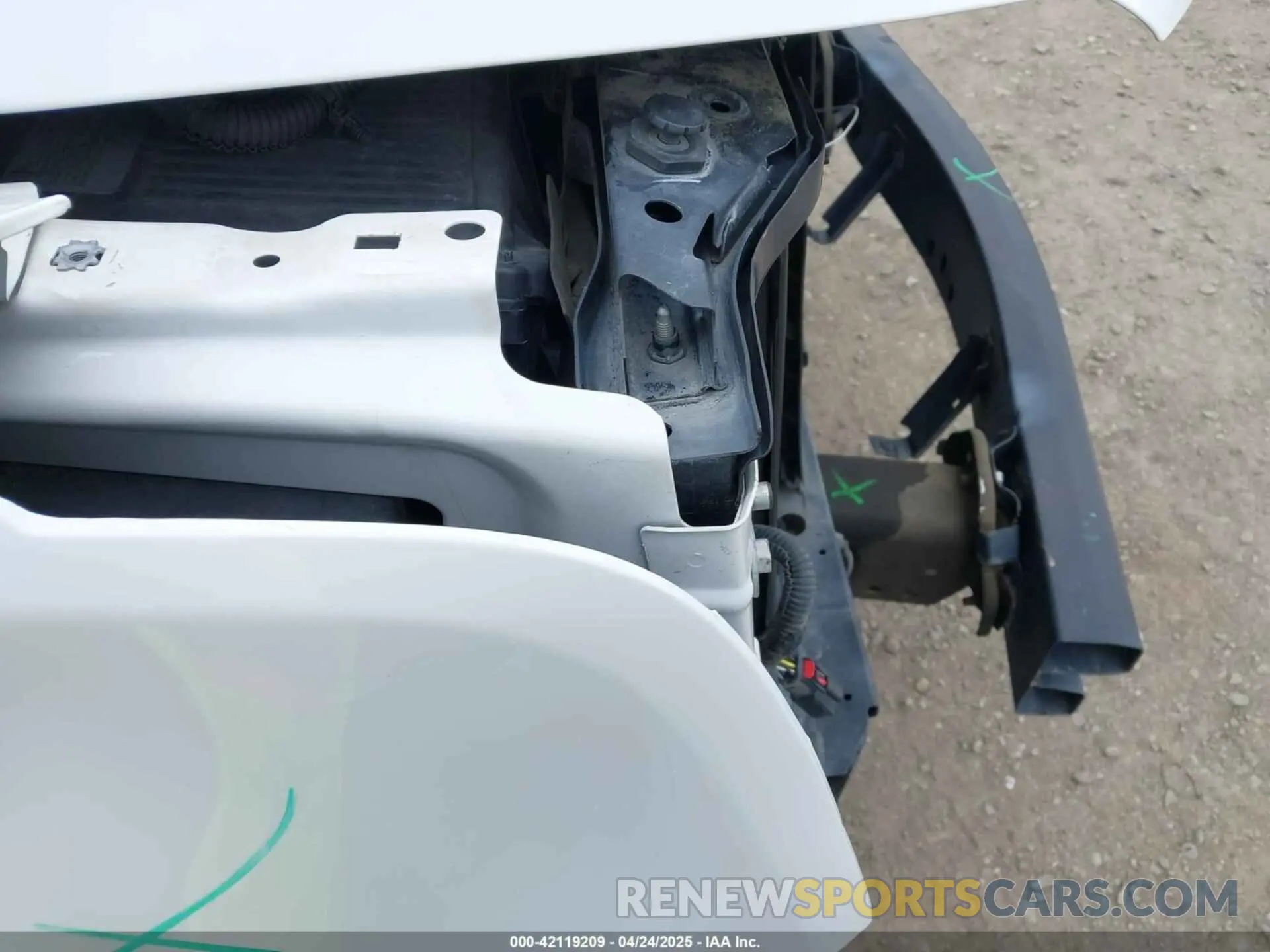 21 Photograph of a damaged car 1GKS2GKC9KR159332 GMC YUKON XL 2019