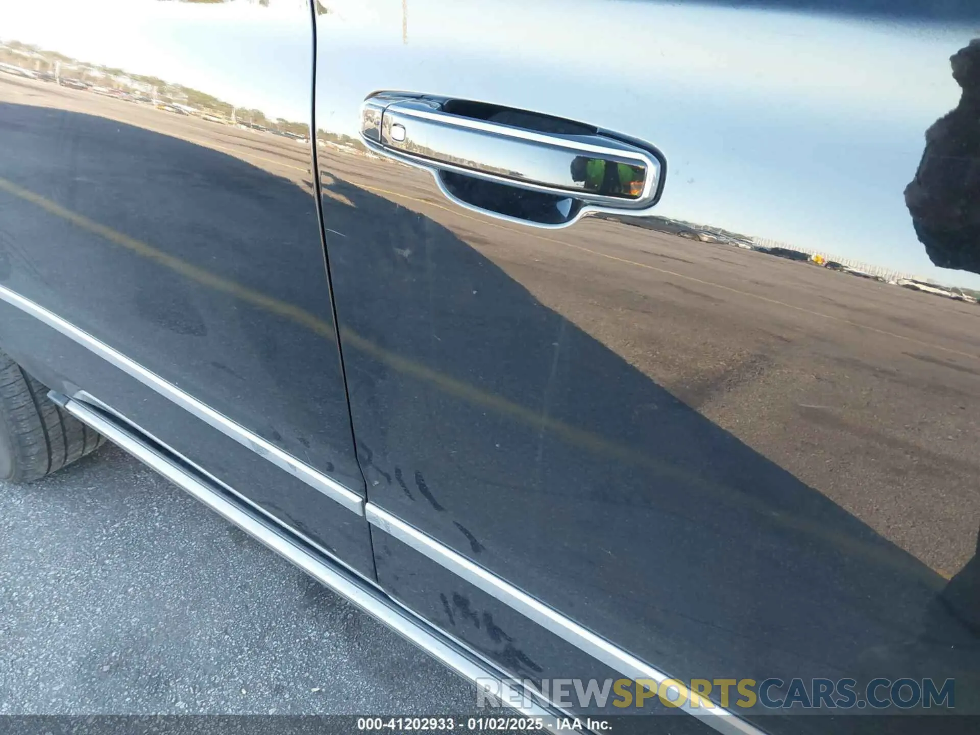 17 Photograph of a damaged car 1GKS2HKJ9KR152434 GMC YUKON XL 2019