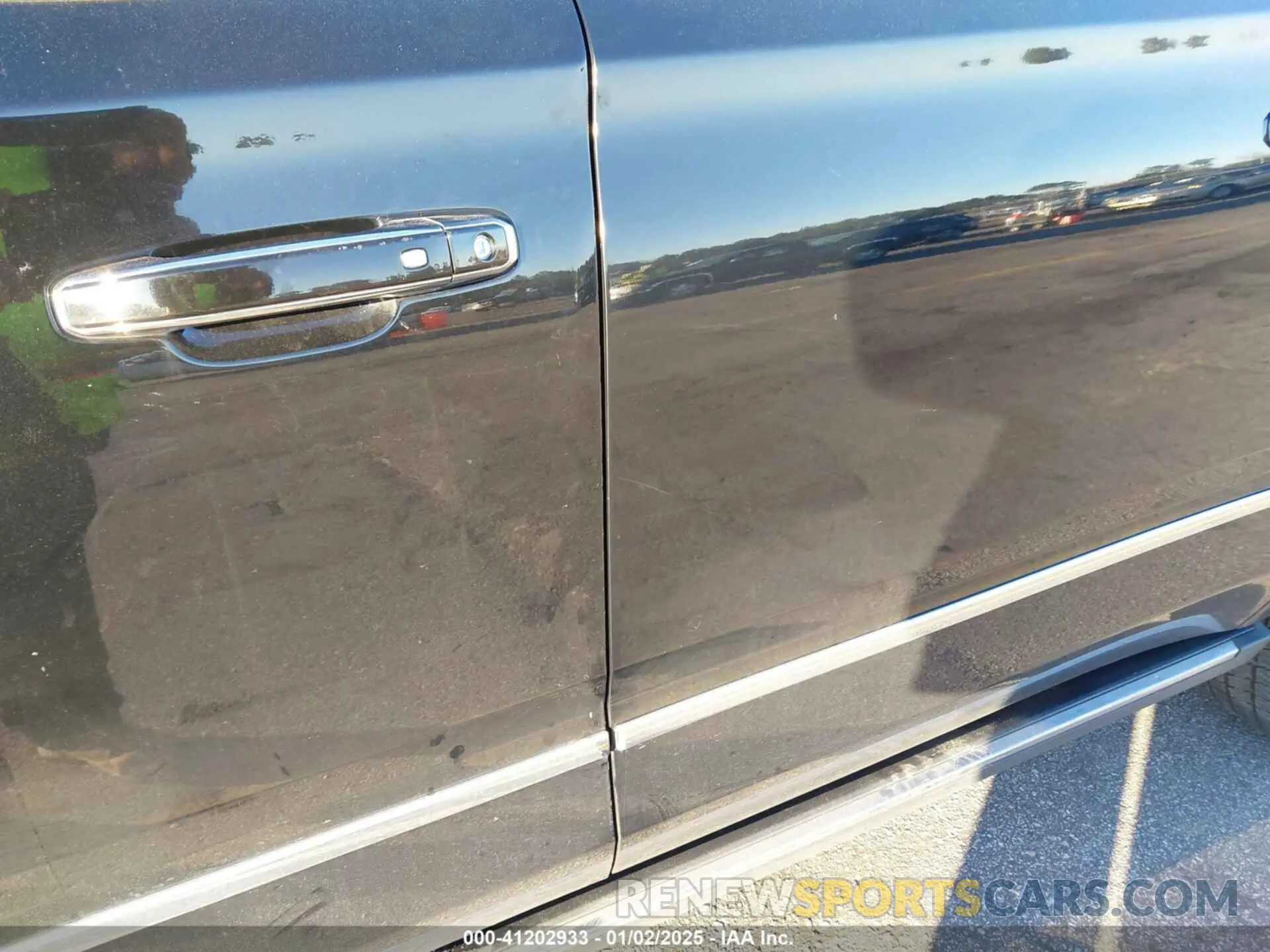 5 Photograph of a damaged car 1GKS2HKJ9KR152434 GMC YUKON XL 2019