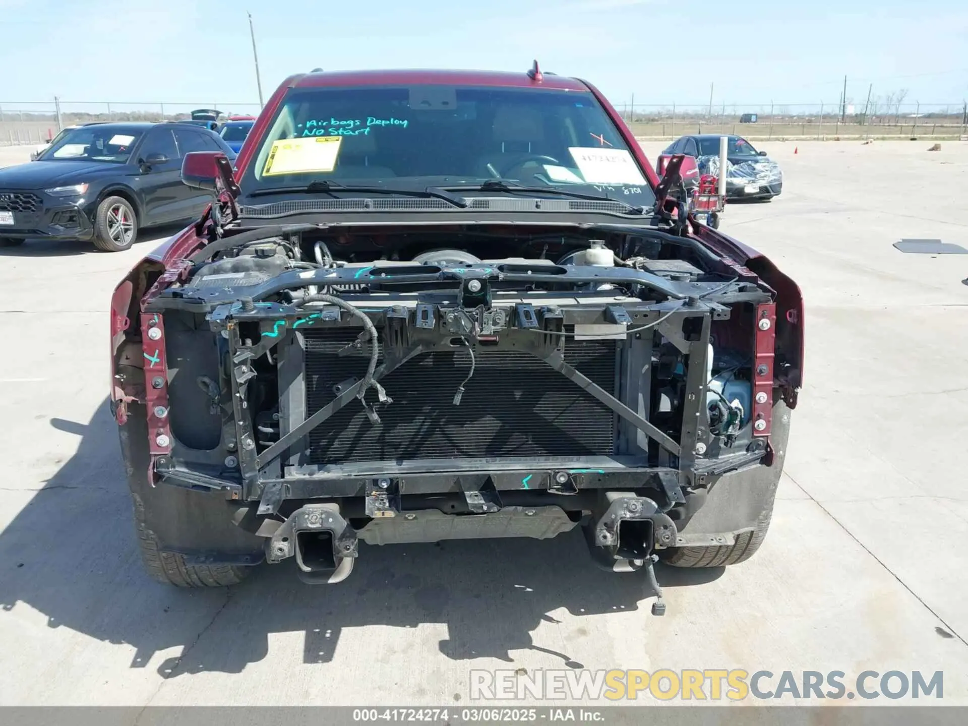 12 Photograph of a damaged car 1GKS1HKJ3LR238701 GMC YUKON XL 2020