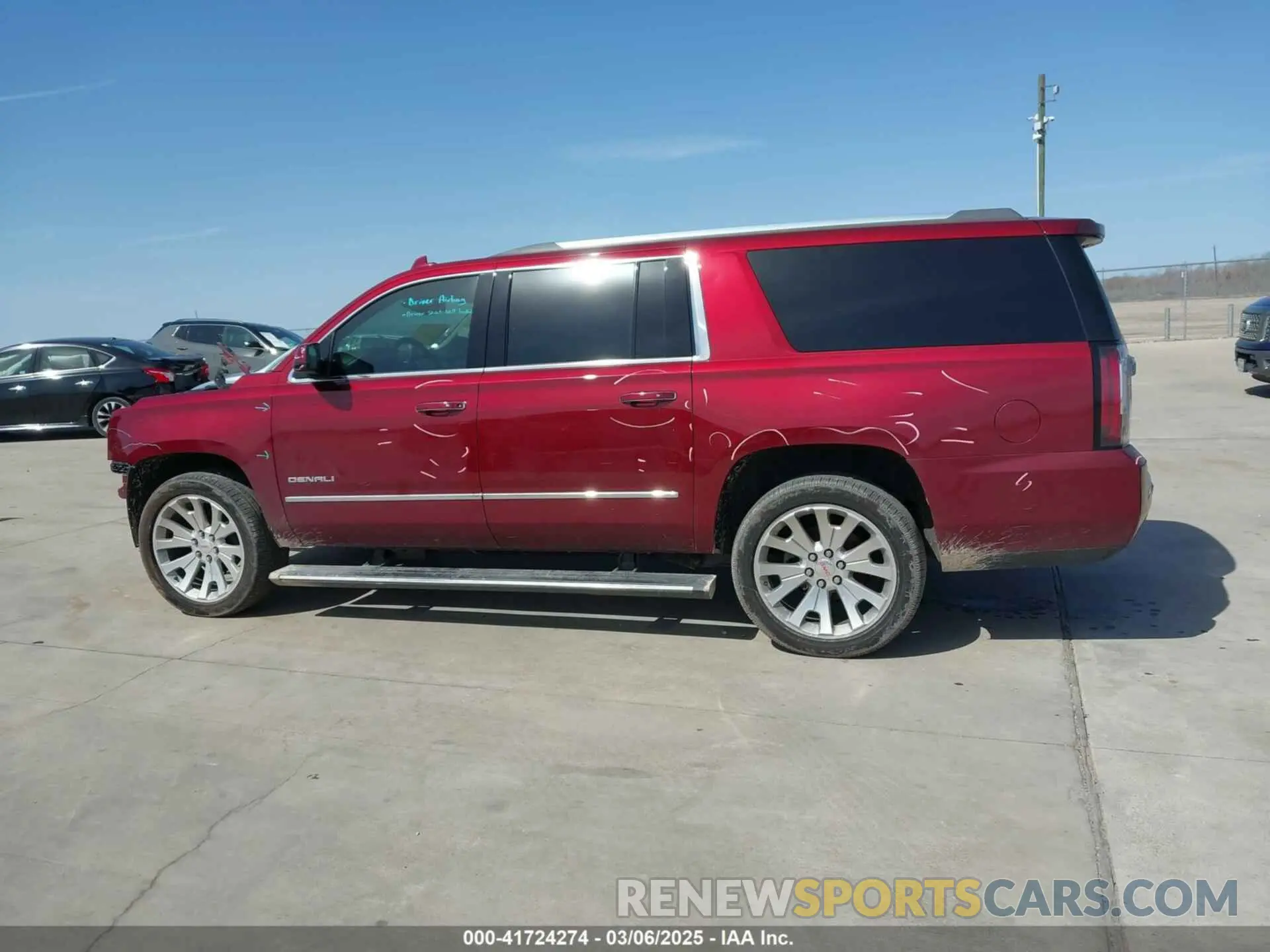 14 Photograph of a damaged car 1GKS1HKJ3LR238701 GMC YUKON XL 2020