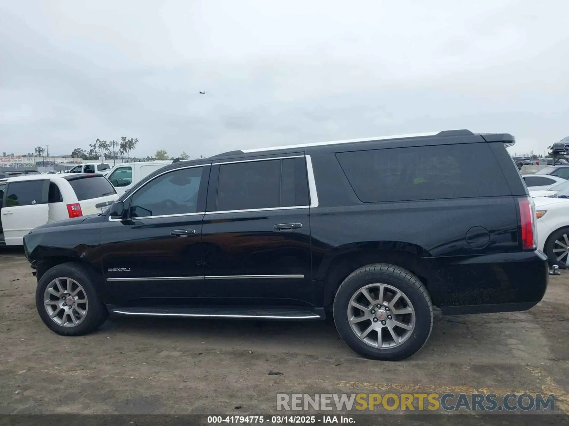 15 Photograph of a damaged car 1GKS1HKJ8LR181119 GMC YUKON XL 2020