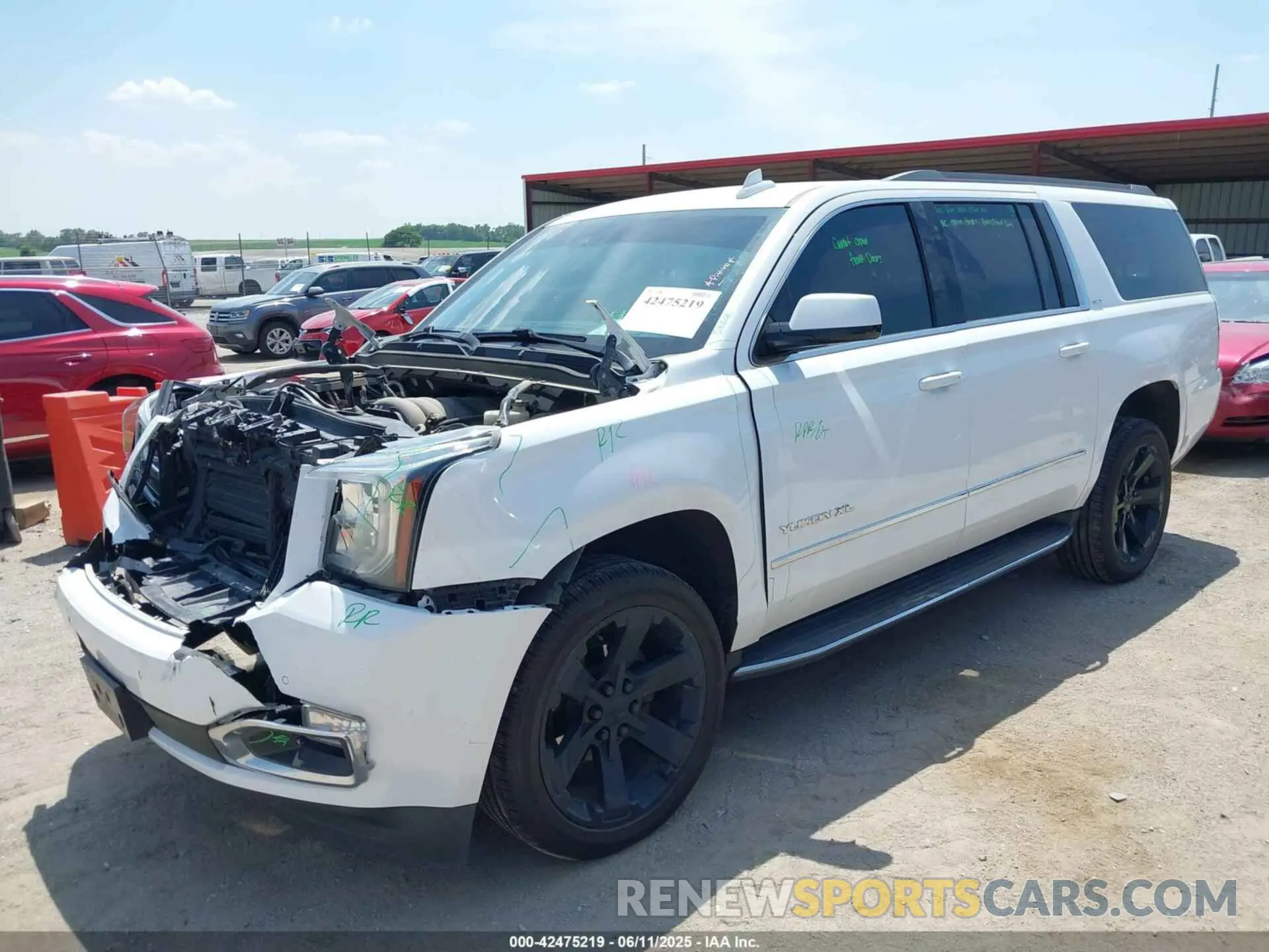 2 Photograph of a damaged car 1GKS2GKC0LR123272 GMC YUKON XL 2020