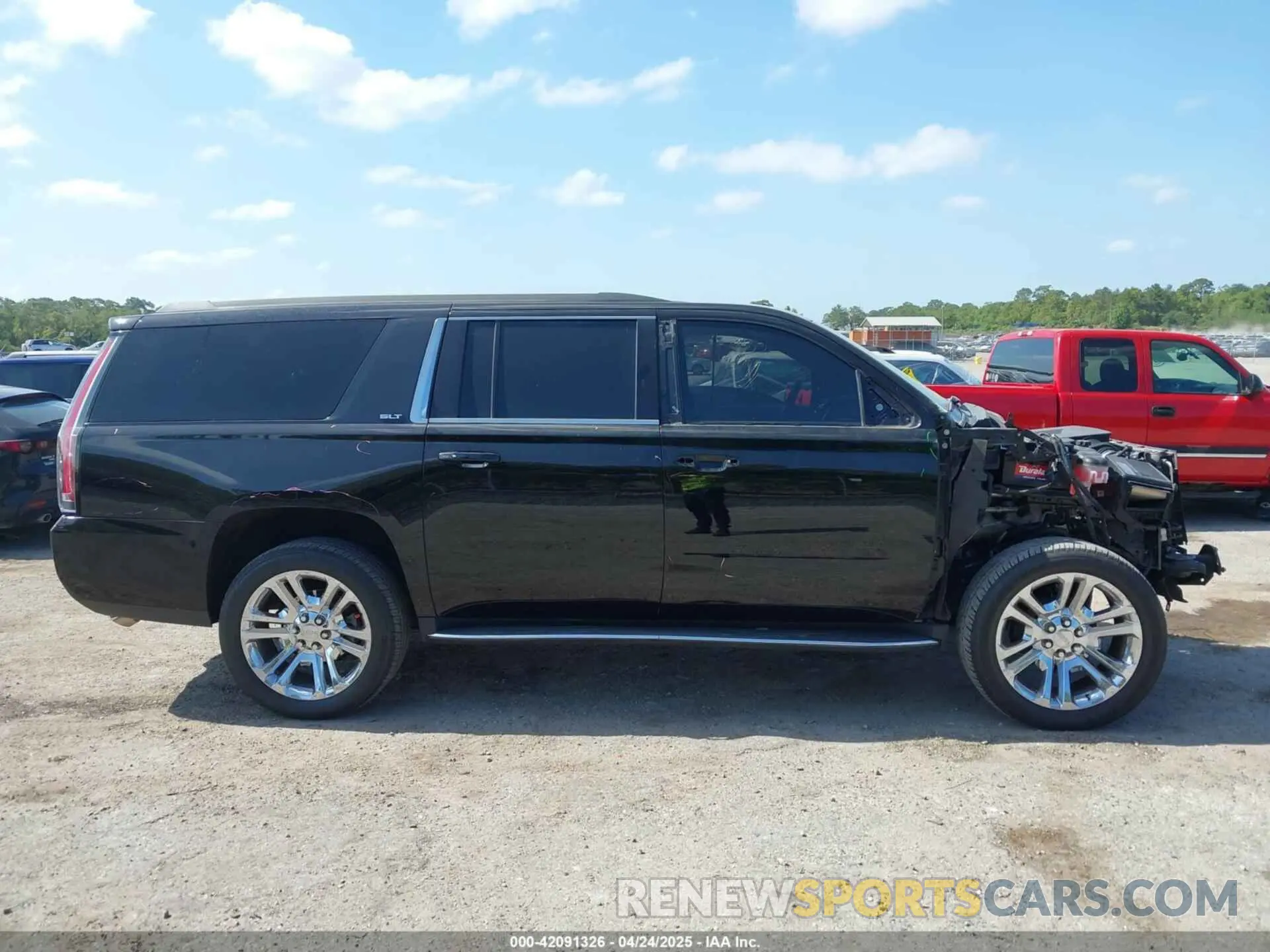 14 Photograph of a damaged car 1GKS2GKCXLR291176 GMC YUKON XL 2020