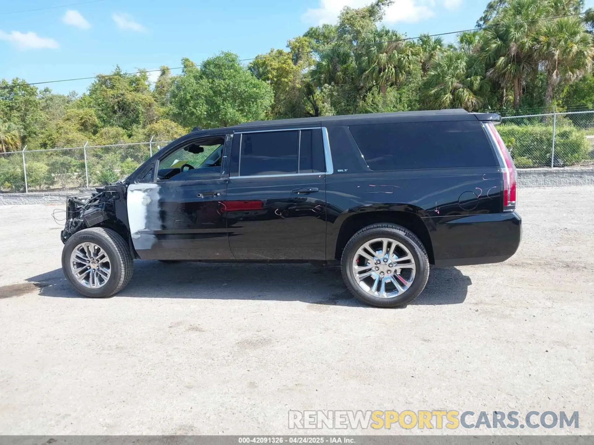 15 Photograph of a damaged car 1GKS2GKCXLR291176 GMC YUKON XL 2020