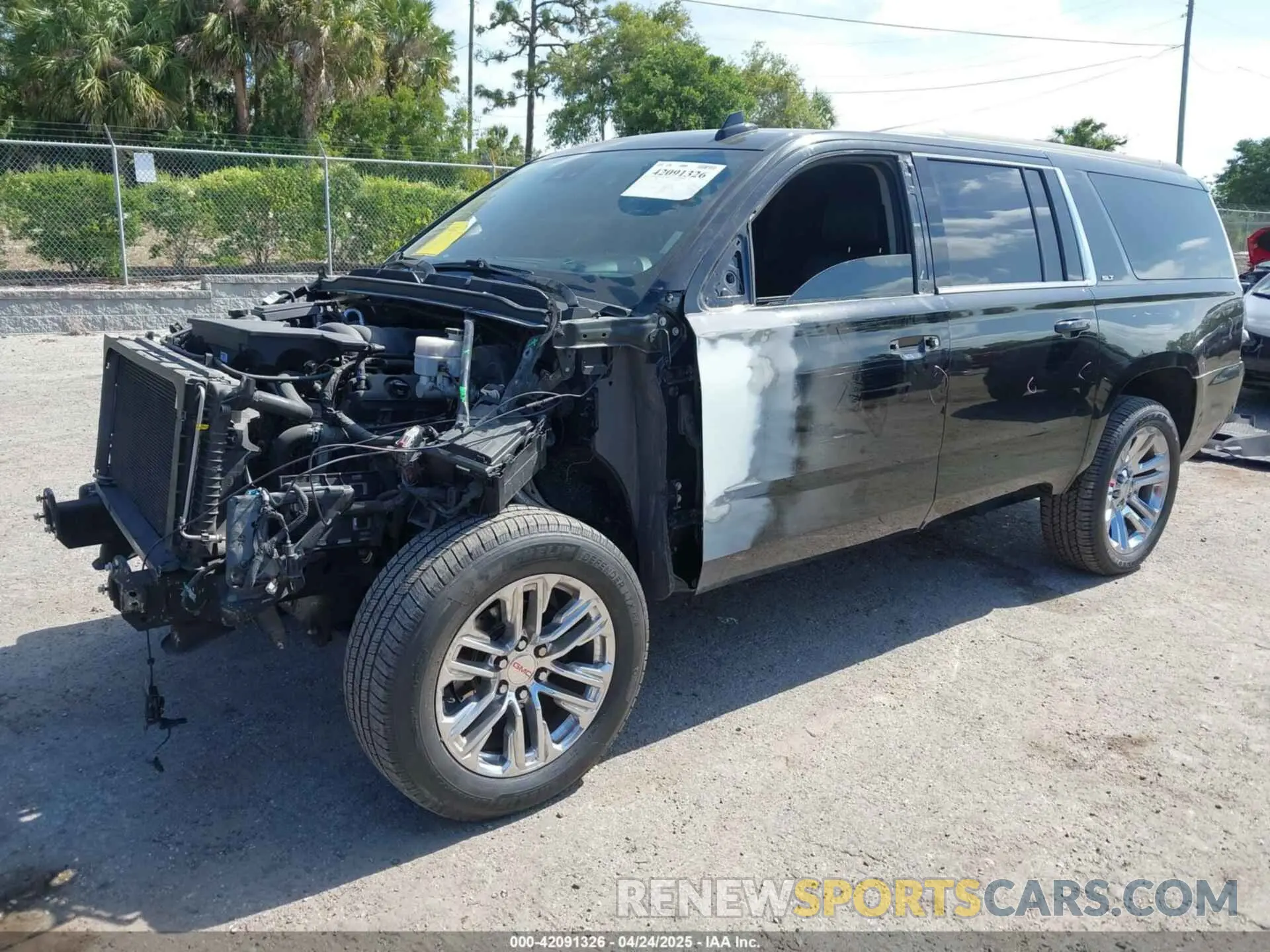 2 Photograph of a damaged car 1GKS2GKCXLR291176 GMC YUKON XL 2020