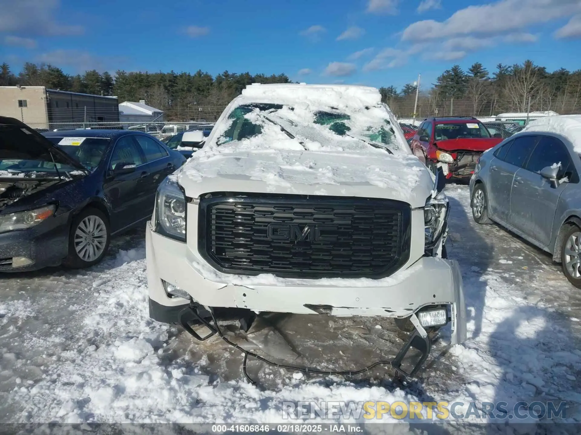 13 Photograph of a damaged car 1GKS2HKJ3LR223239 GMC YUKON XL 2020