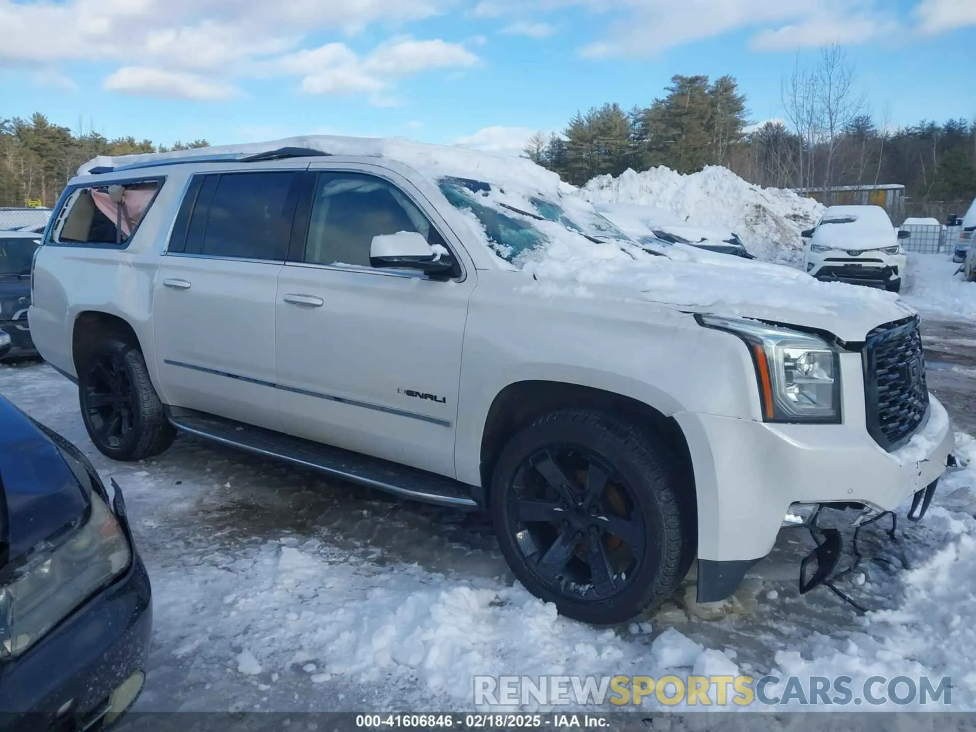 14 Photograph of a damaged car 1GKS2HKJ3LR223239 GMC YUKON XL 2020