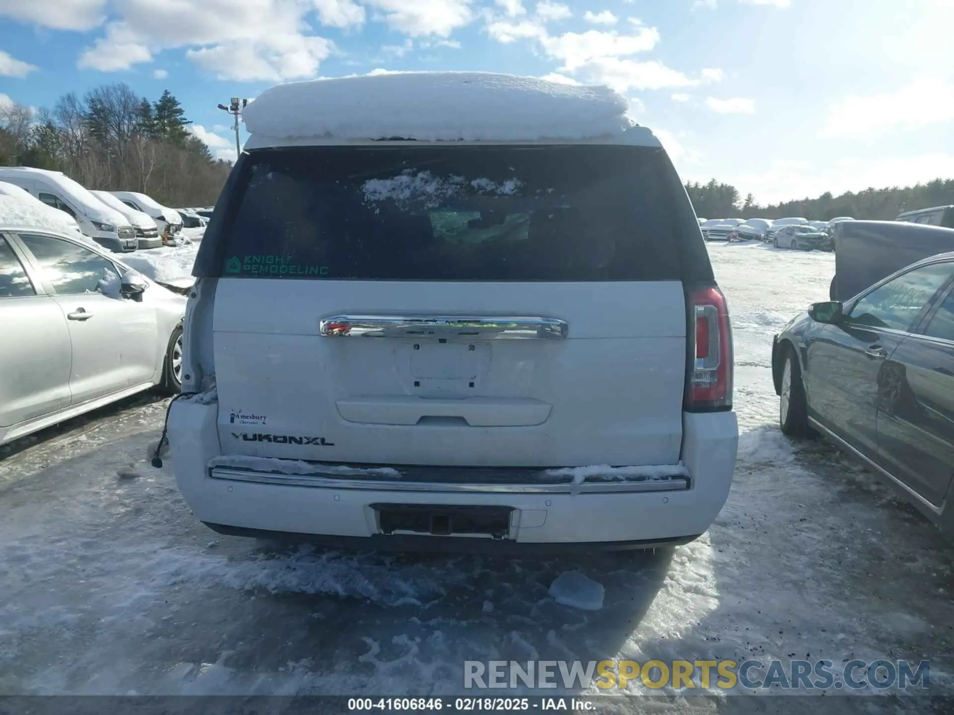 17 Photograph of a damaged car 1GKS2HKJ3LR223239 GMC YUKON XL 2020