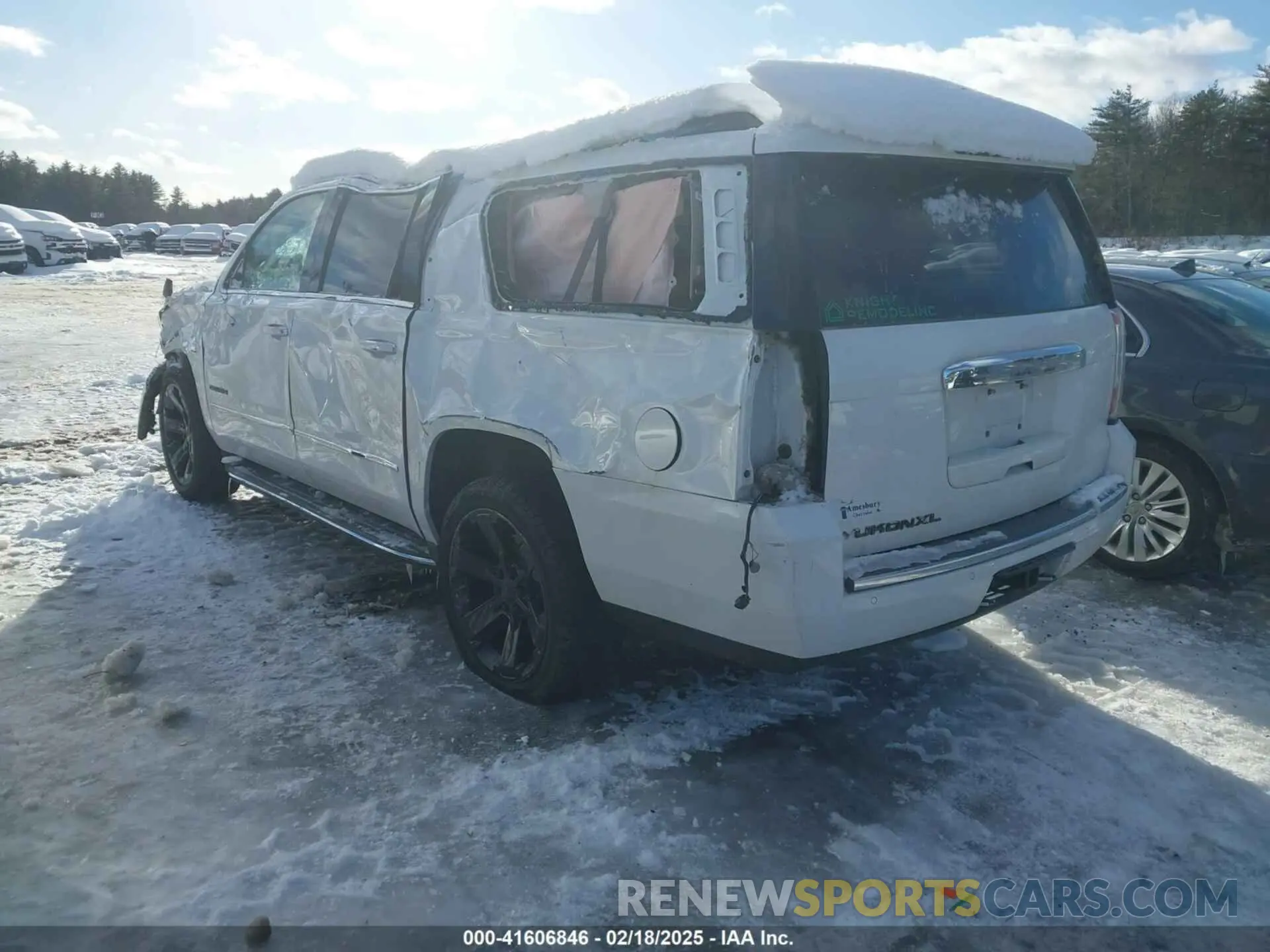 3 Photograph of a damaged car 1GKS2HKJ3LR223239 GMC YUKON XL 2020