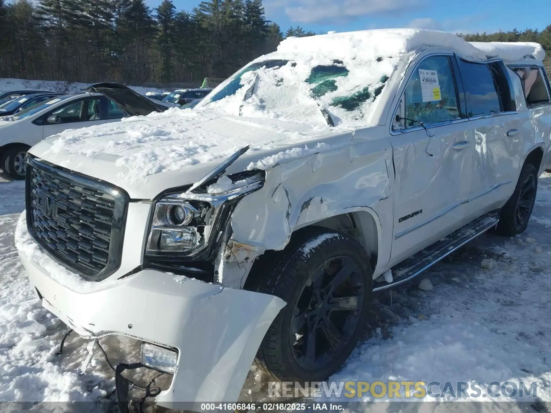 6 Photograph of a damaged car 1GKS2HKJ3LR223239 GMC YUKON XL 2020