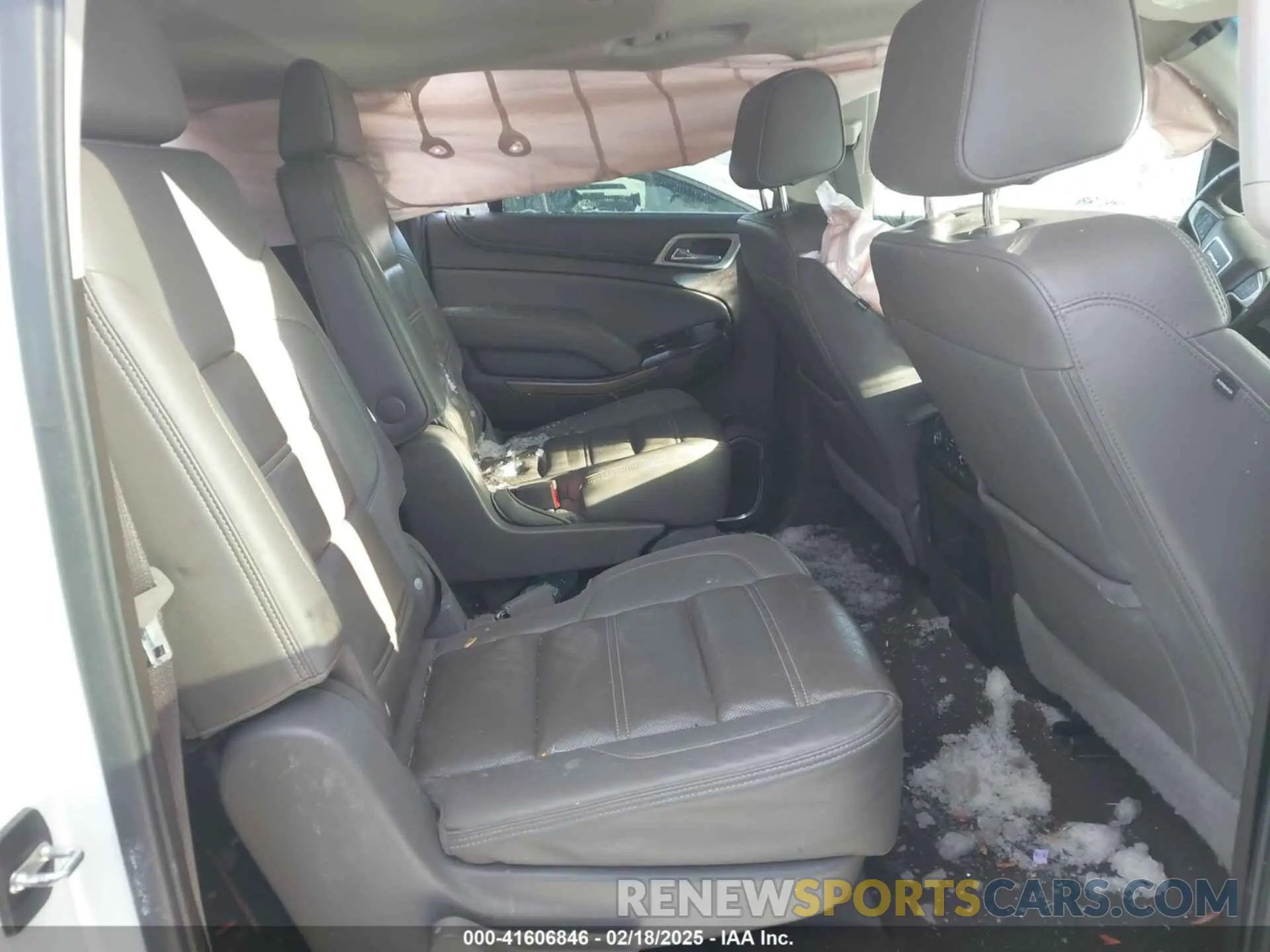 8 Photograph of a damaged car 1GKS2HKJ3LR223239 GMC YUKON XL 2020