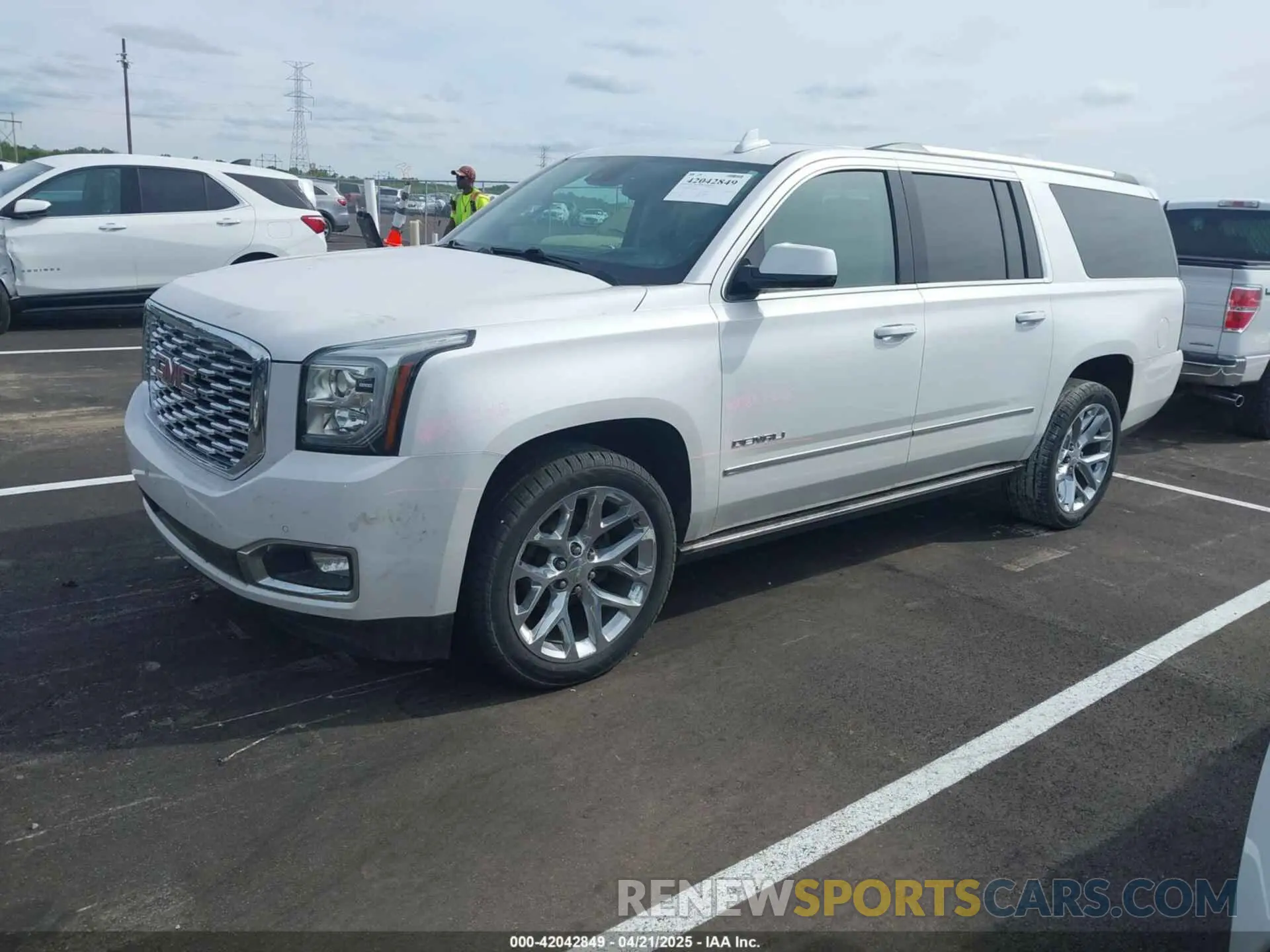 2 Photograph of a damaged car 1GKS2HKJ8LR156914 GMC YUKON XL 2020