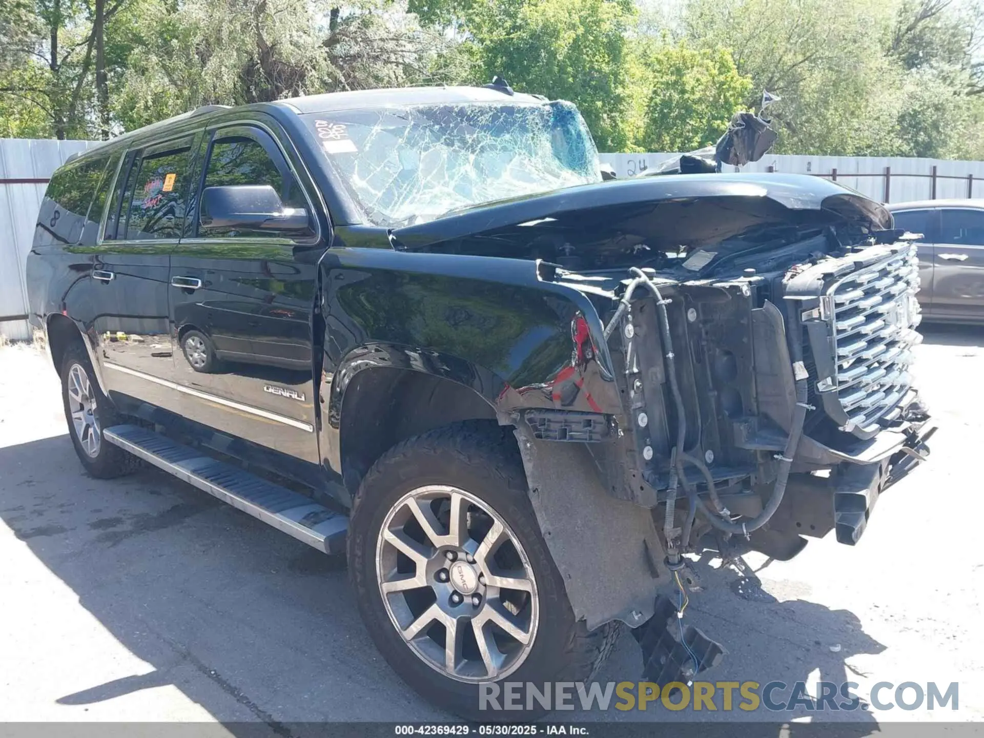 1 Photograph of a damaged car 1GKS2HKJXLR196489 GMC YUKON XL 2020