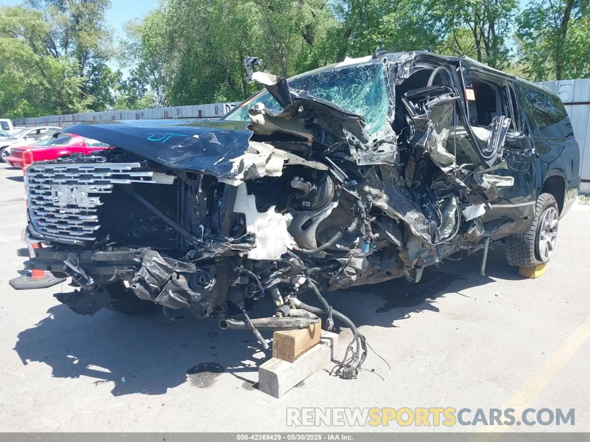 2 Photograph of a damaged car 1GKS2HKJXLR196489 GMC YUKON XL 2020